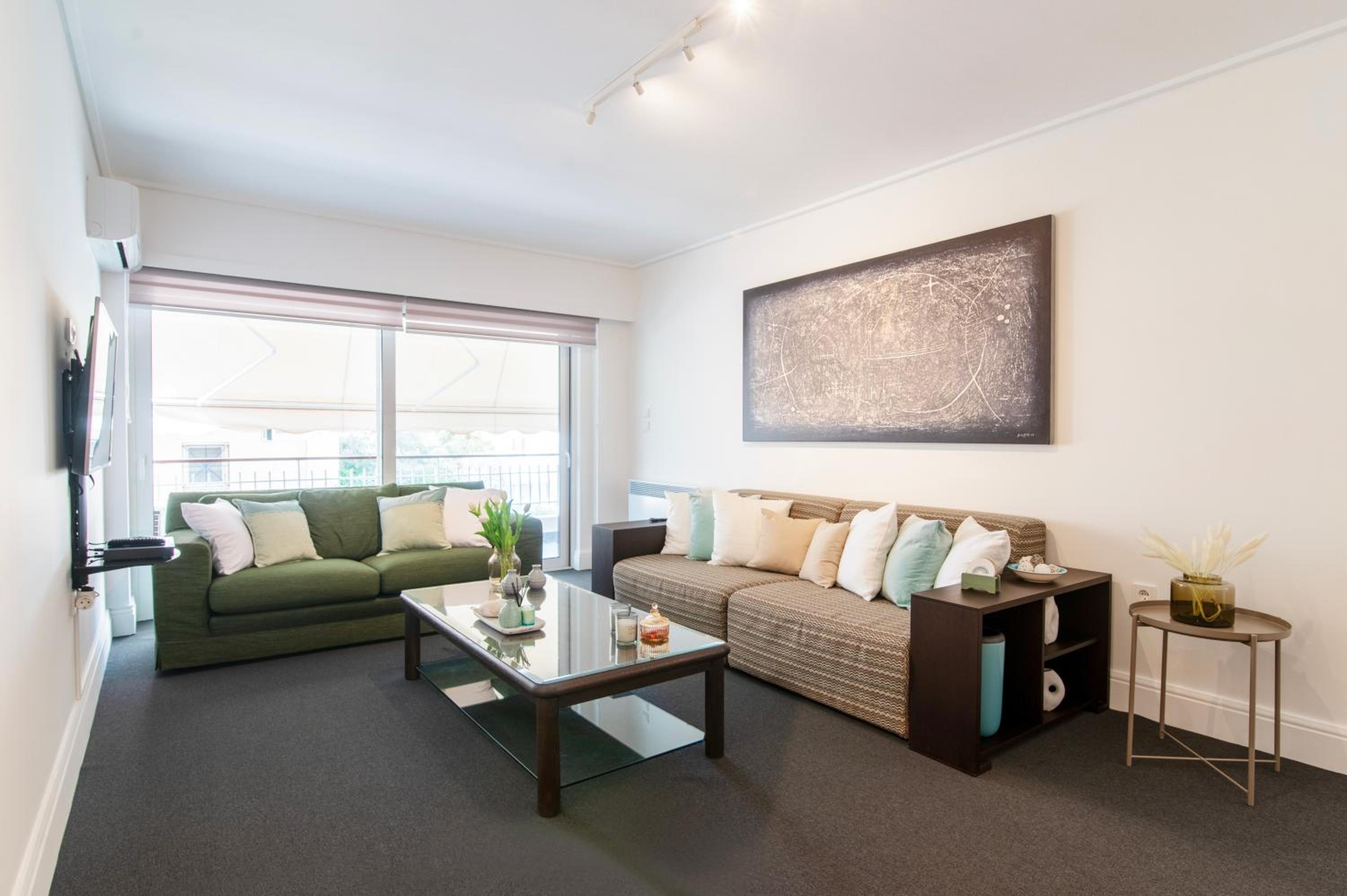 One-Bedroom Apartment photo 1