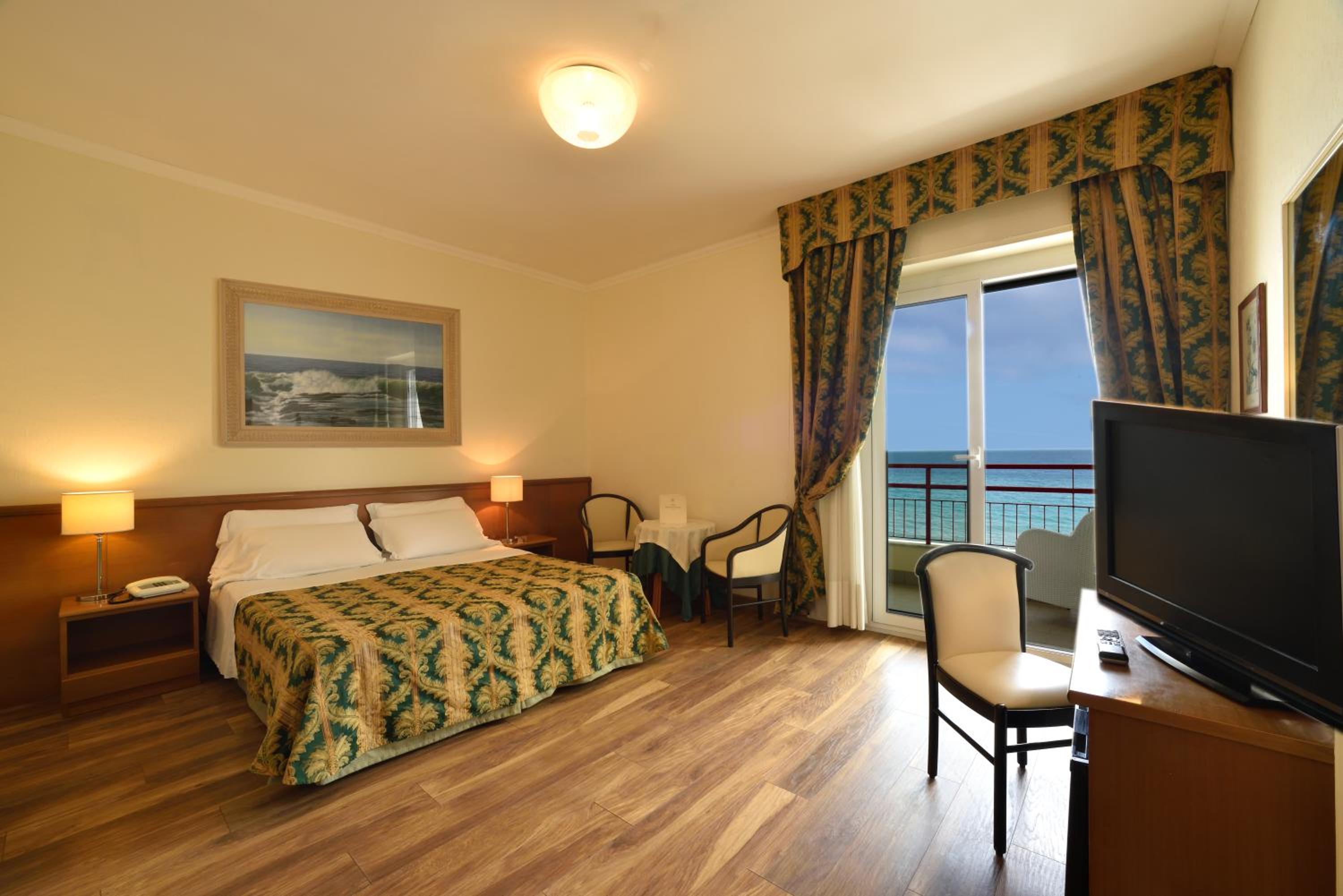 Double Room with Sea View photo 3