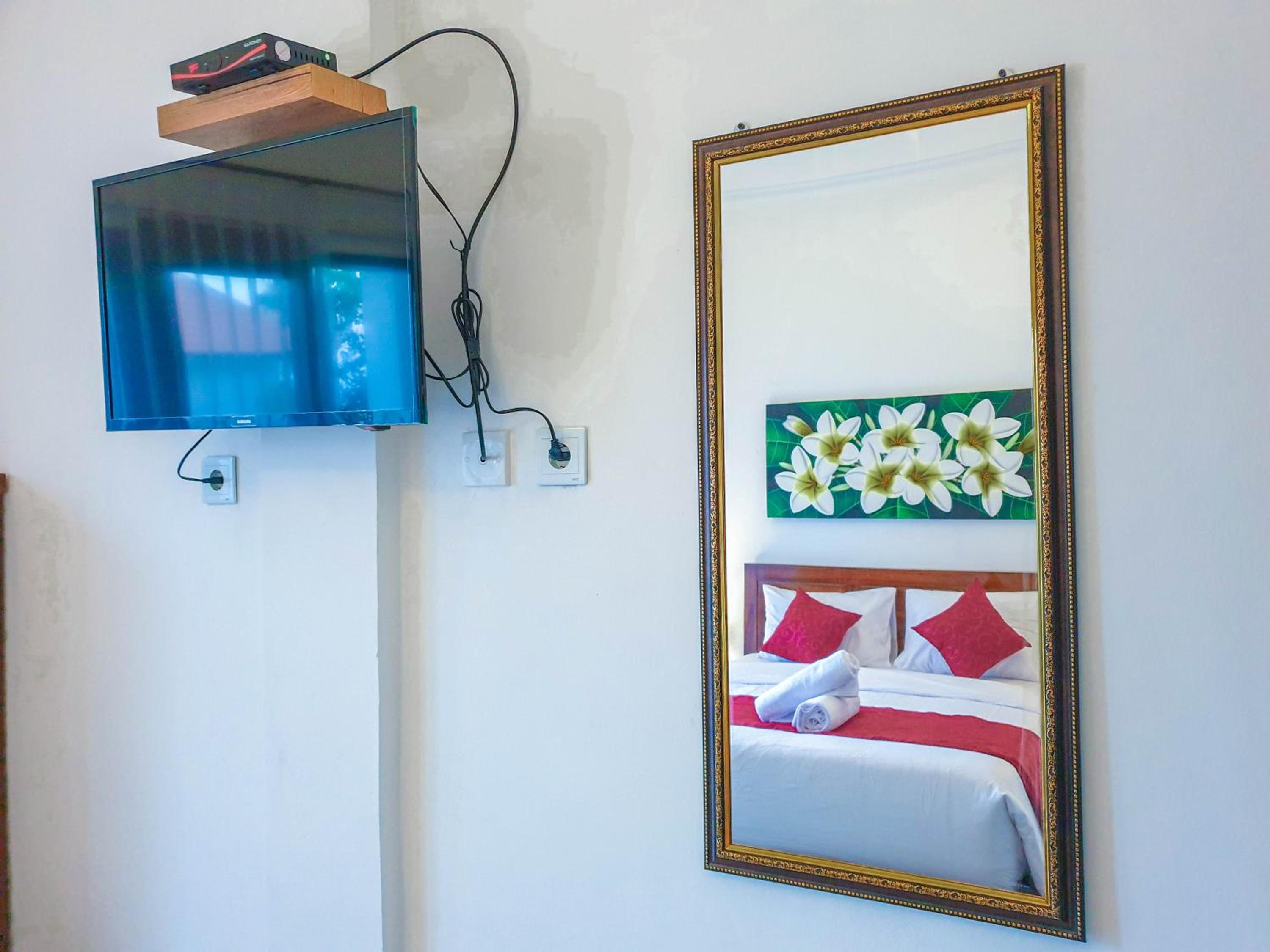 Double Room with Pool View - Photo 4