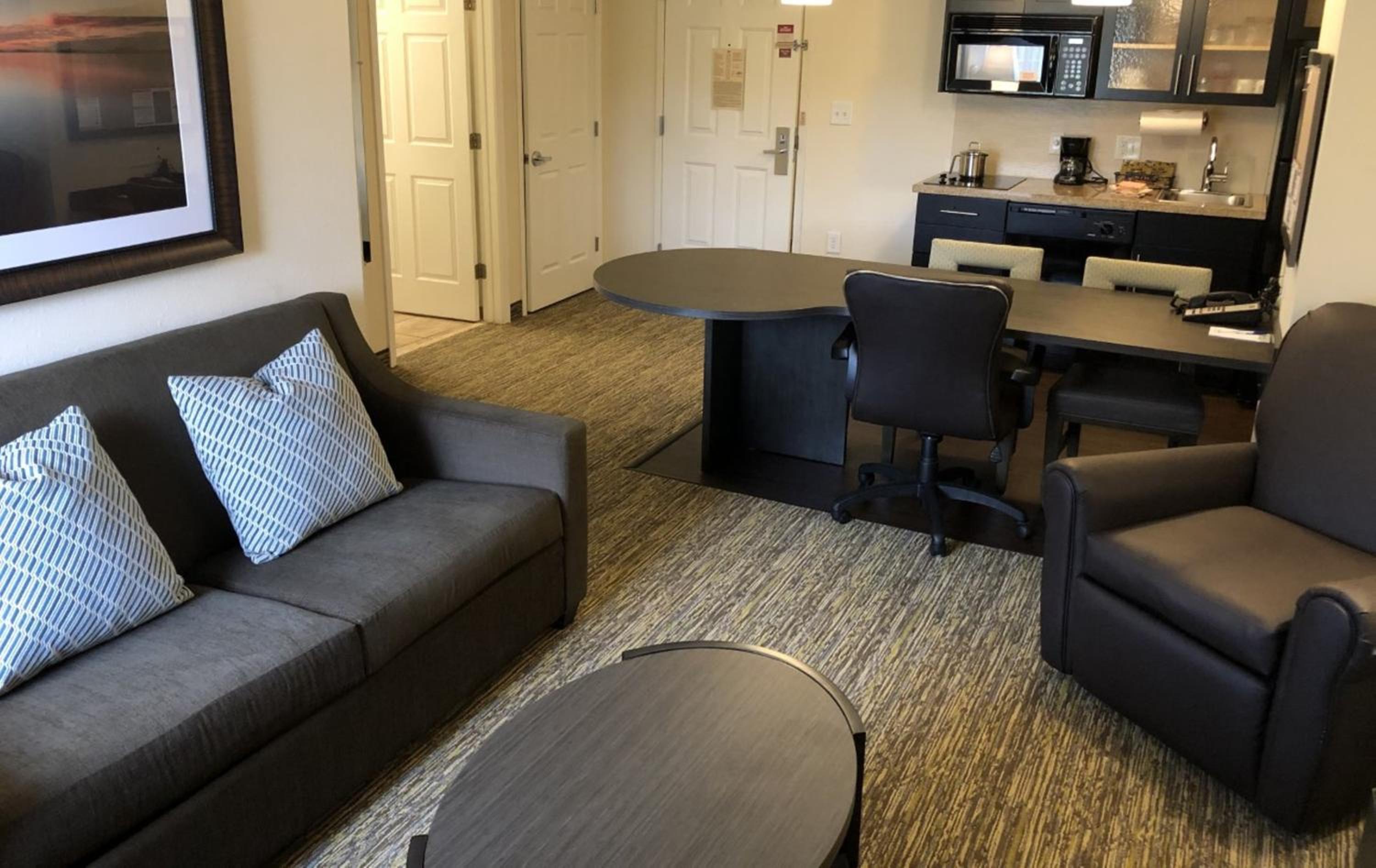 One-Bedroom Queen Suite - Non-Smoking - Photo 1