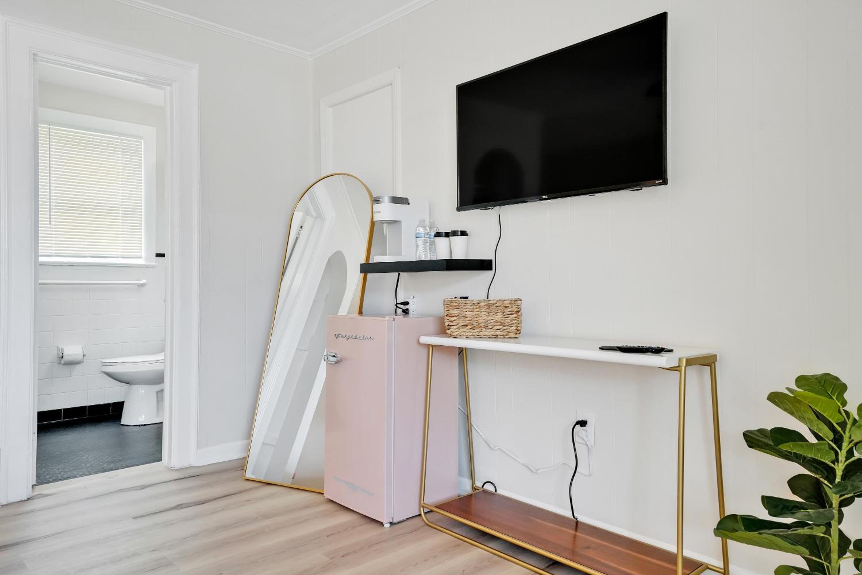 Deluxe King Room photo 2