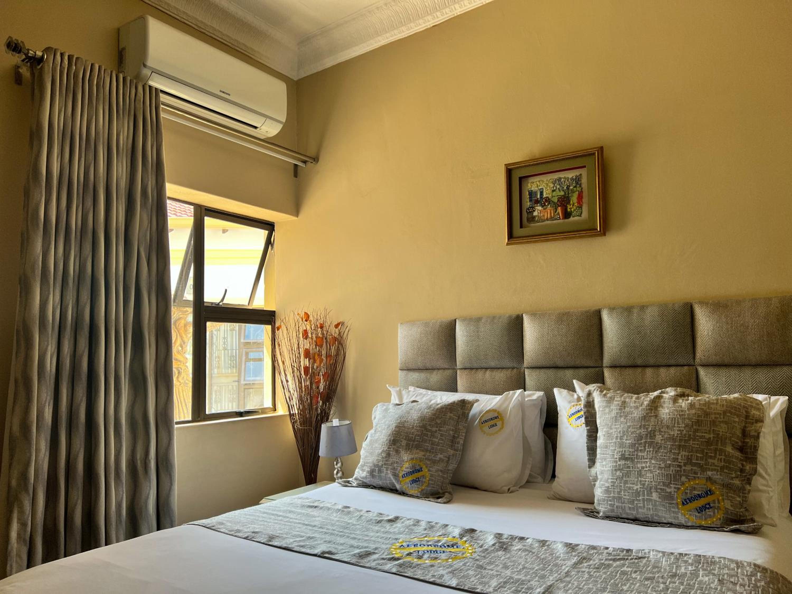 Double Room with Private Bathroom photo 1