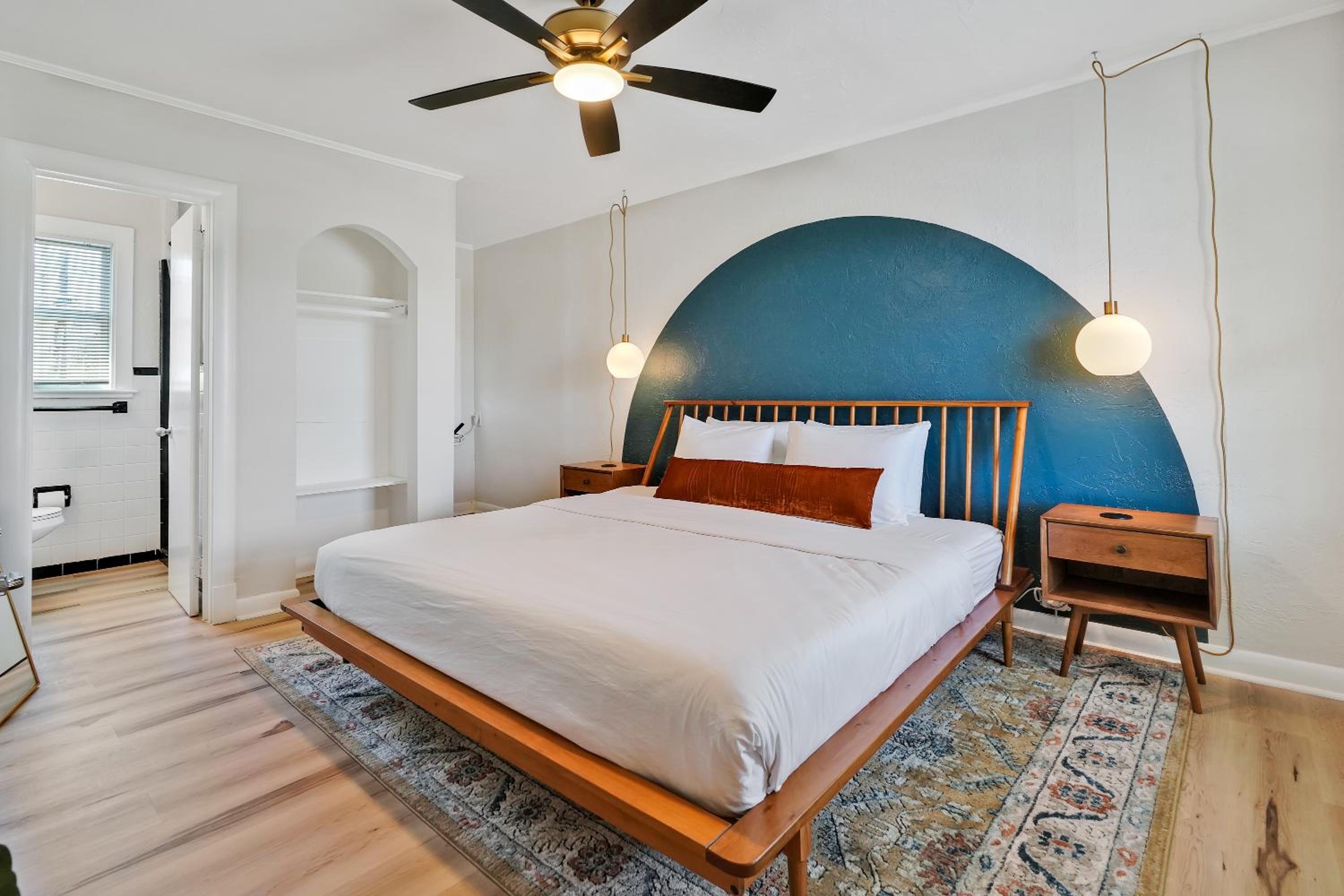 Deluxe King Room photo 1