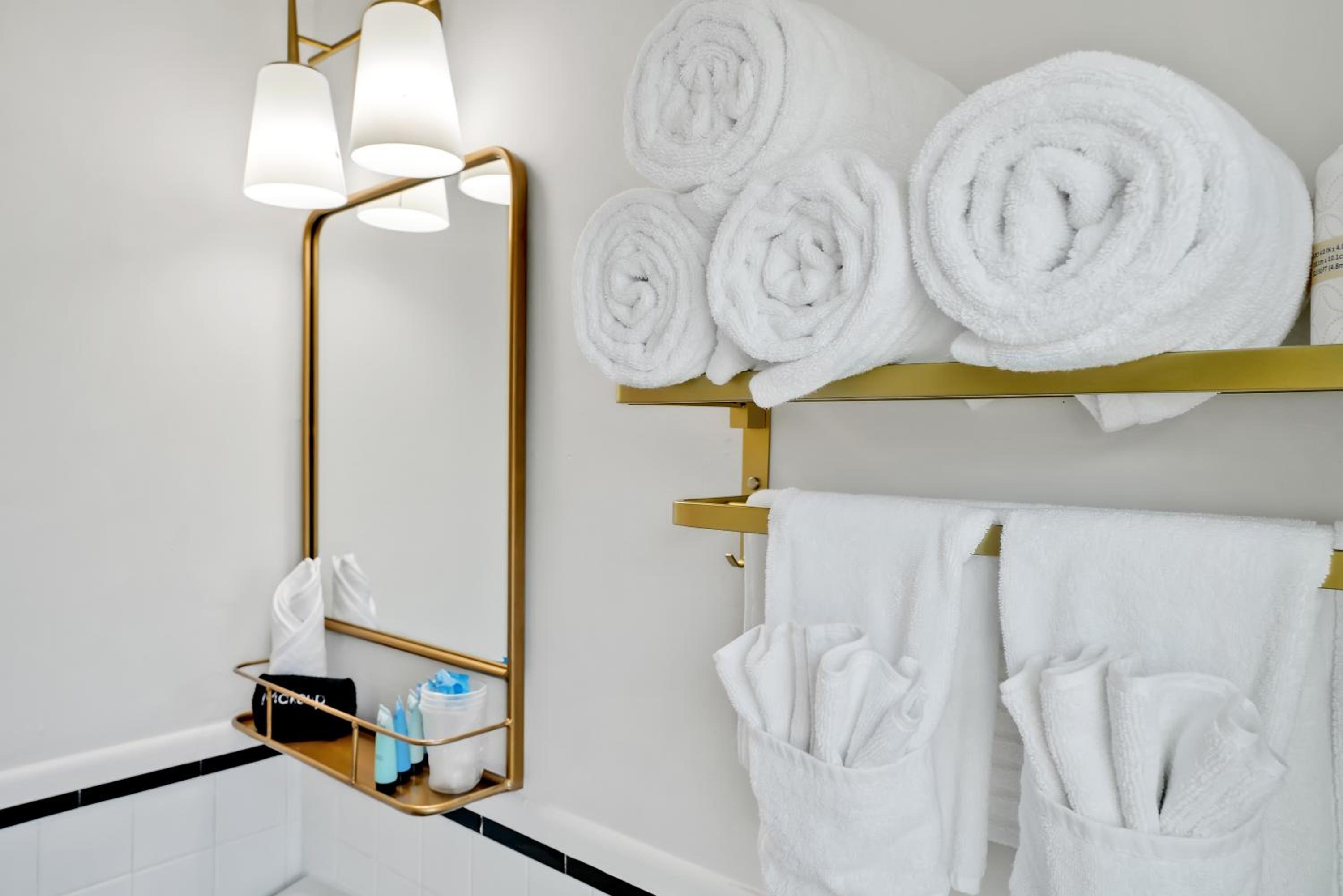 Queen Room with Two Queen Beds photo 3