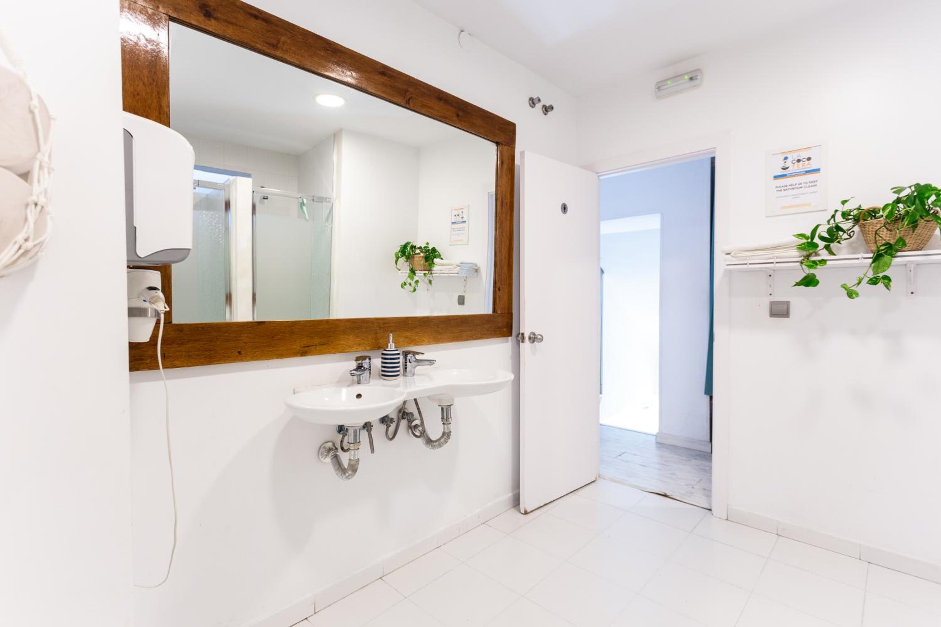 Double Room with Shared Bathroom photo 2