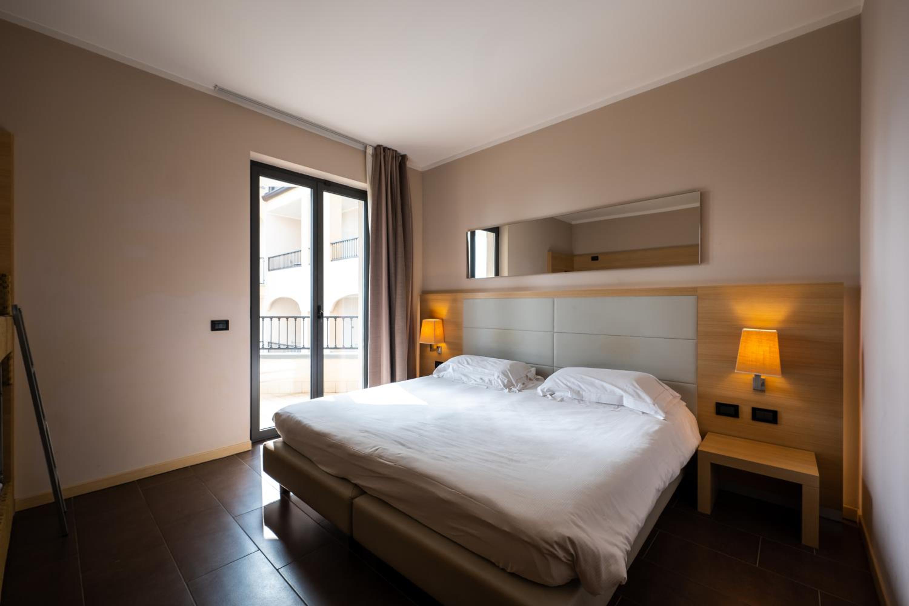 Prestige Double or Twin Room with Lake View and Balcony photo 2