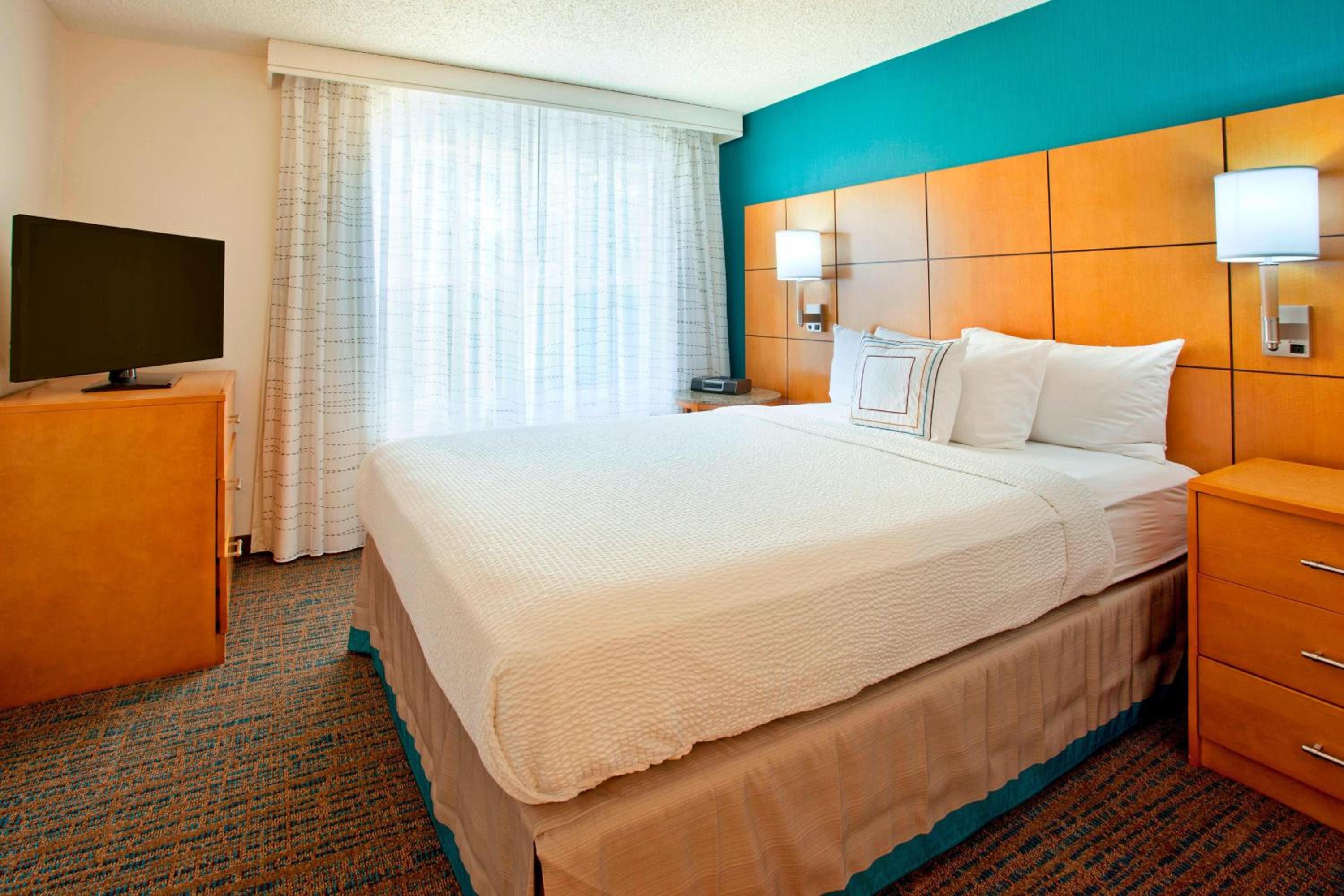 Two-Bedroom Suite - Photo 4