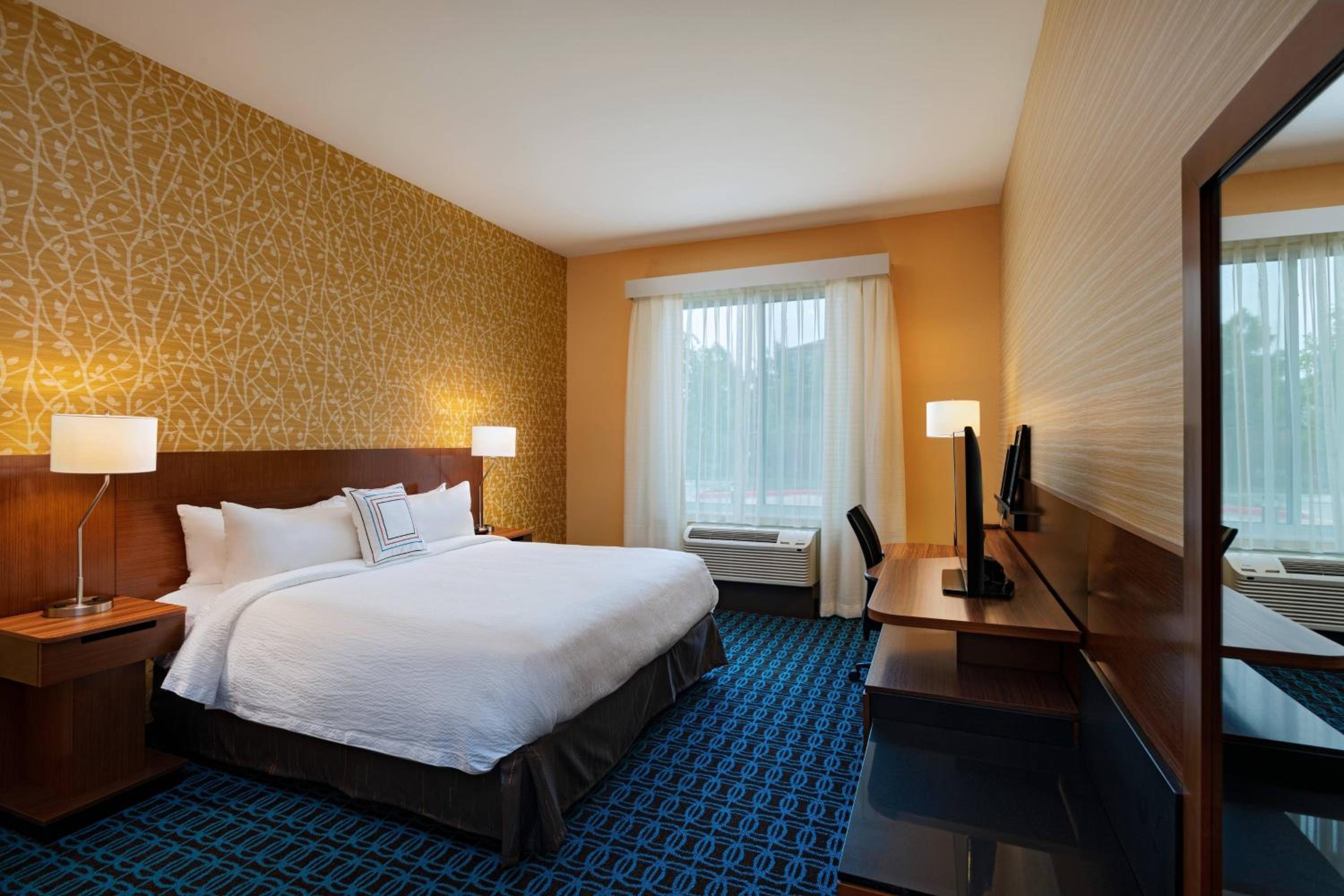 Guest Room, 1 King - Photo 1