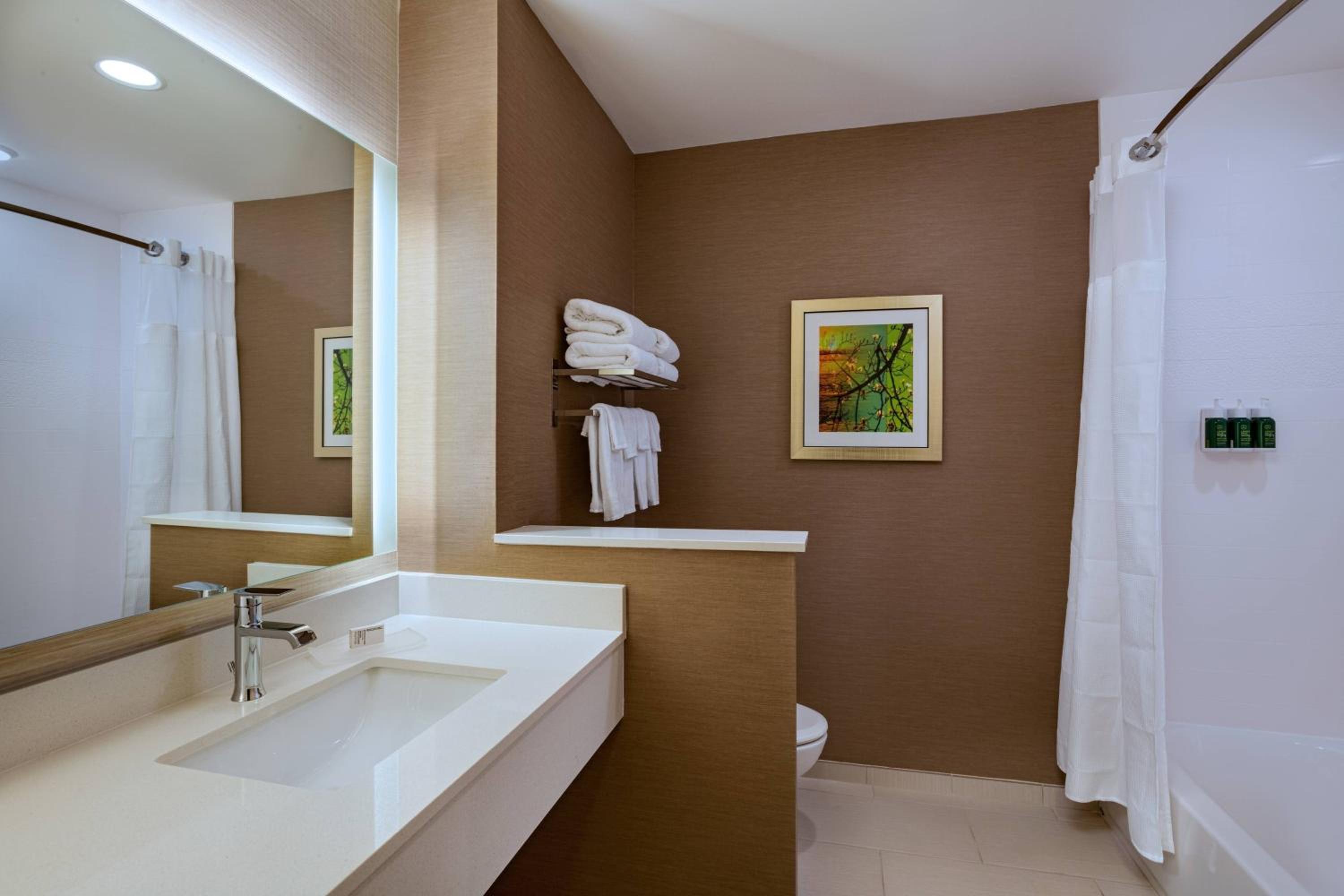 Guest room, 2 Queen - Photo 7