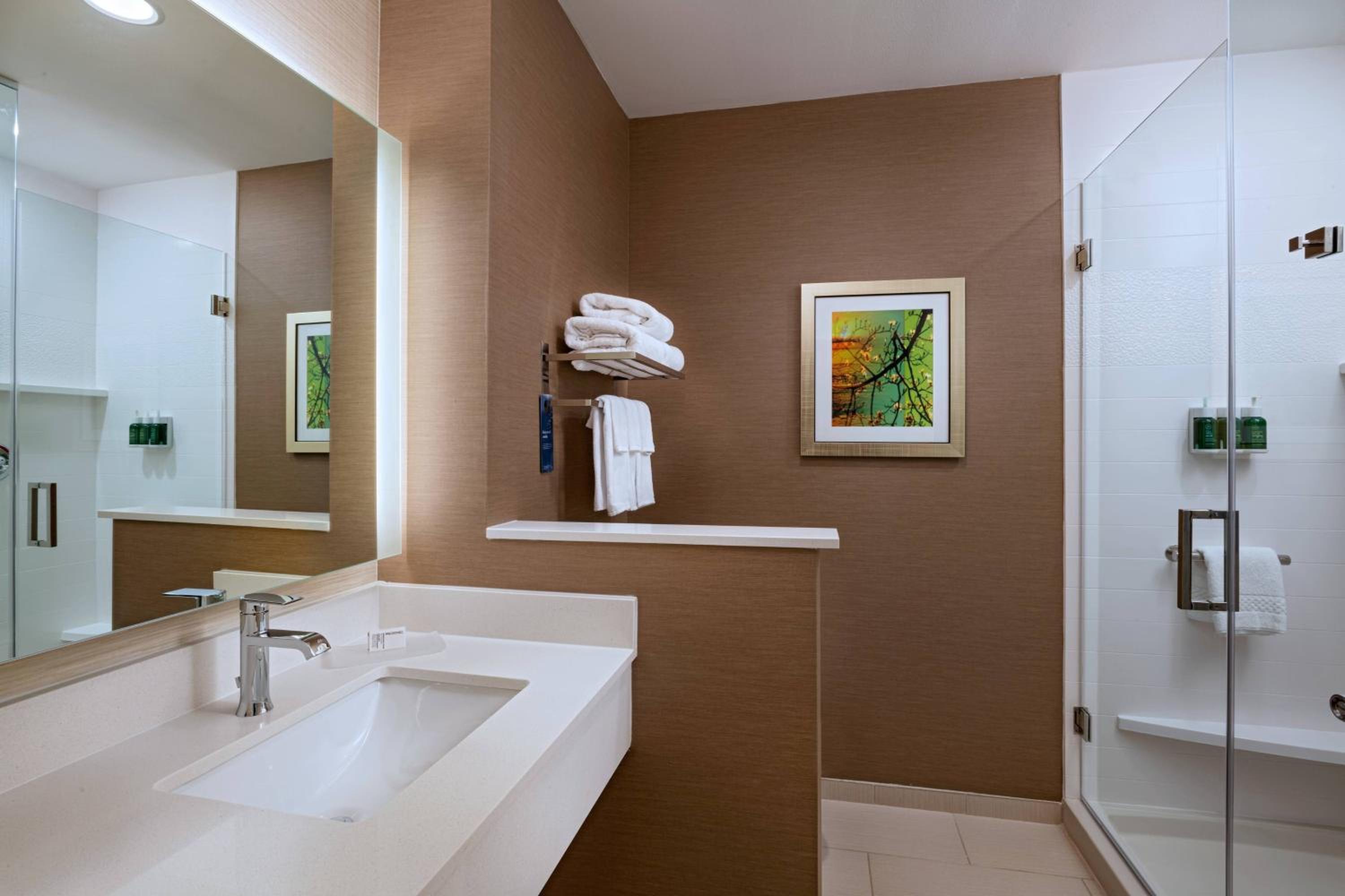 Guest Room, 1 King - Photo 7