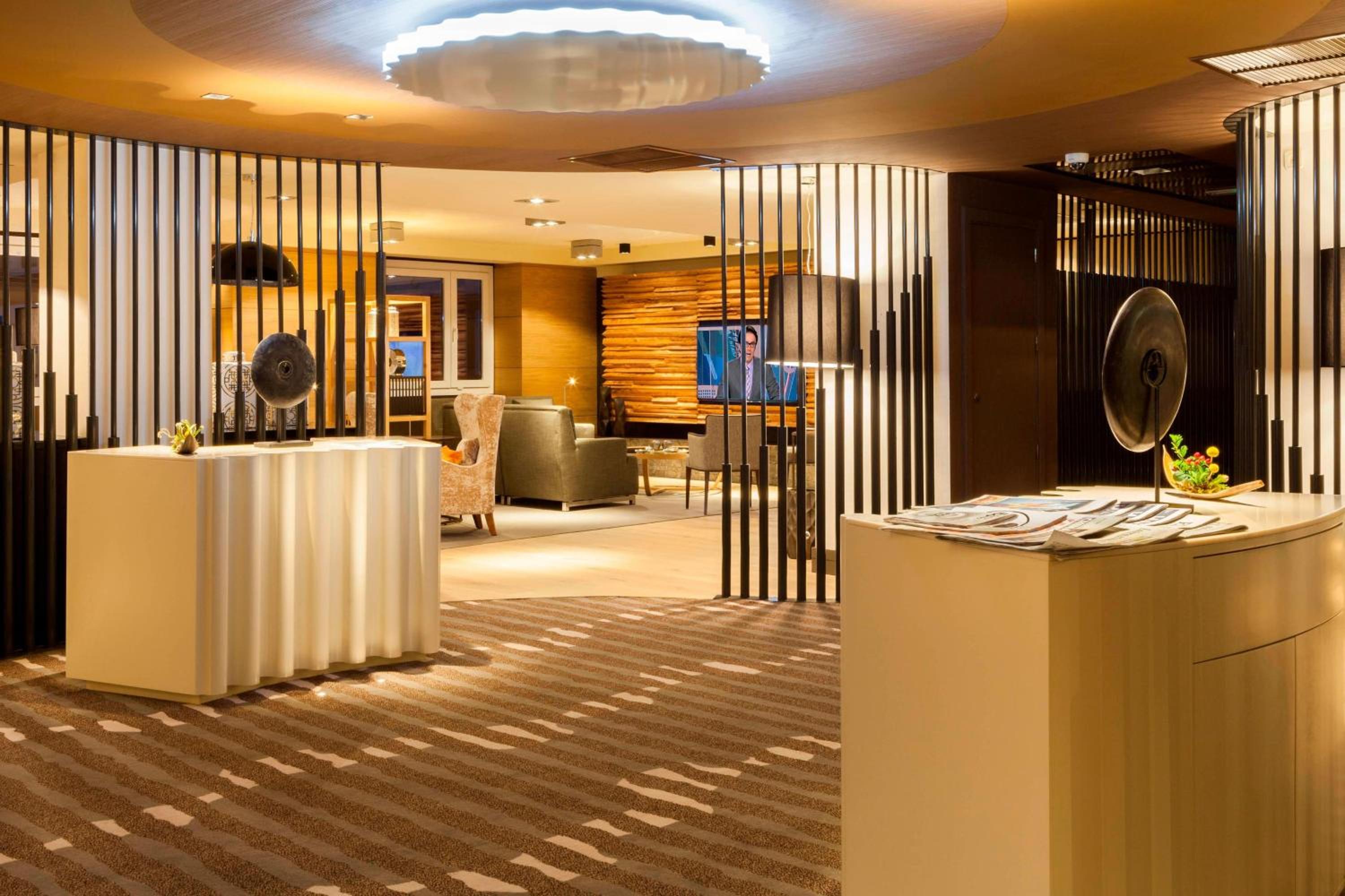 Executive Suite with Lounge Access