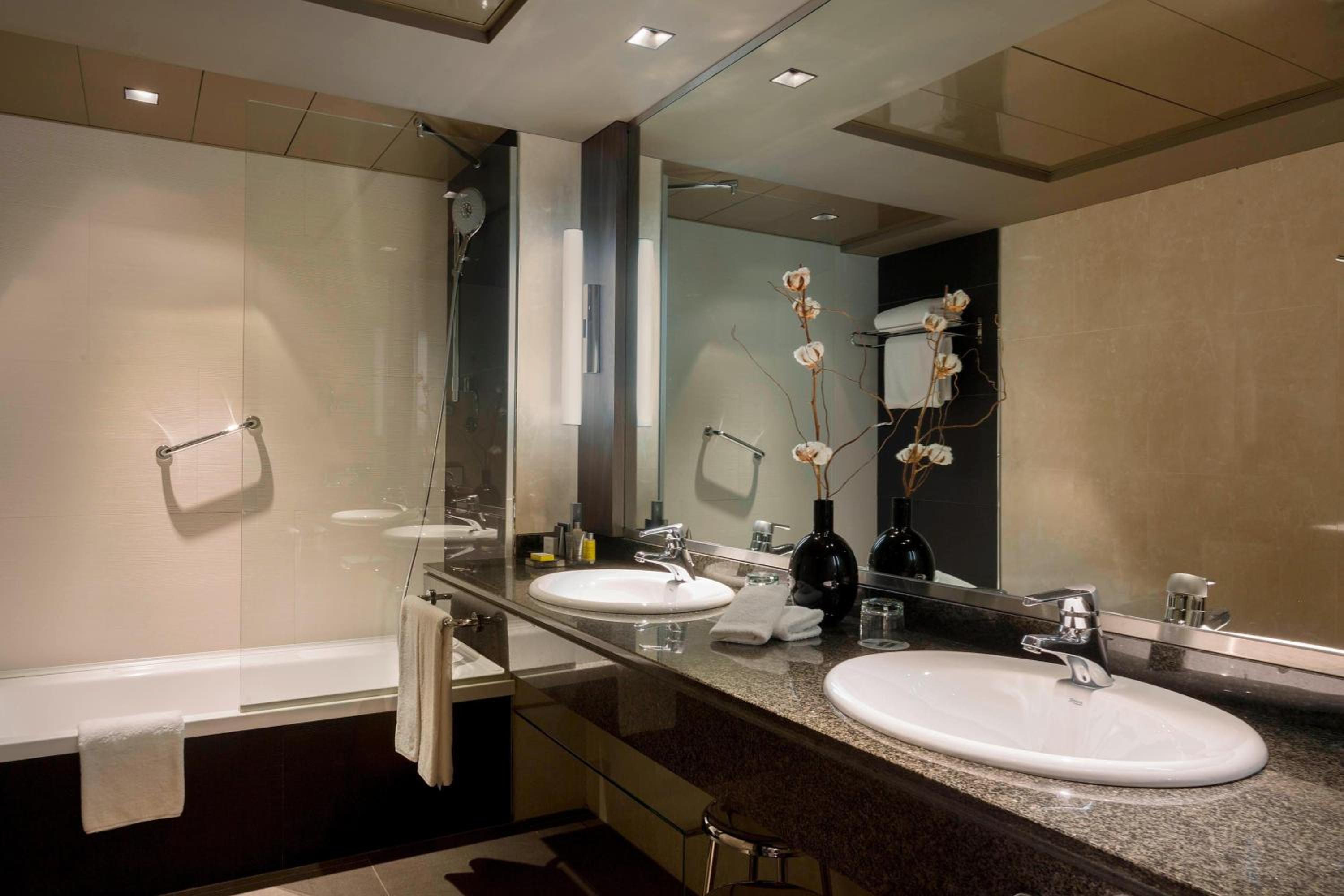 Executive Suite with Lounge Access