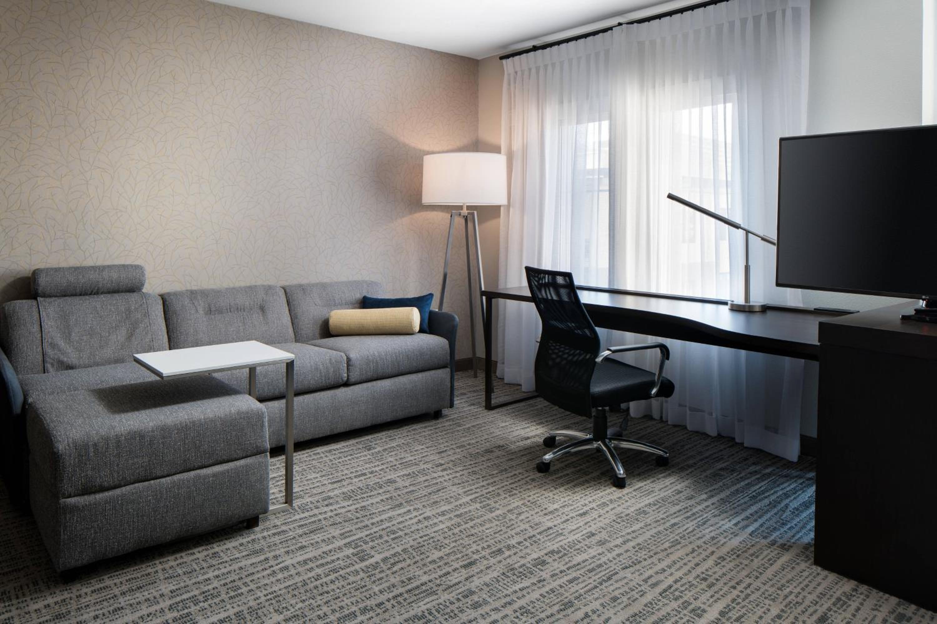 Queen Studio with Two Queen Beds and Sofa Bed photo 3
