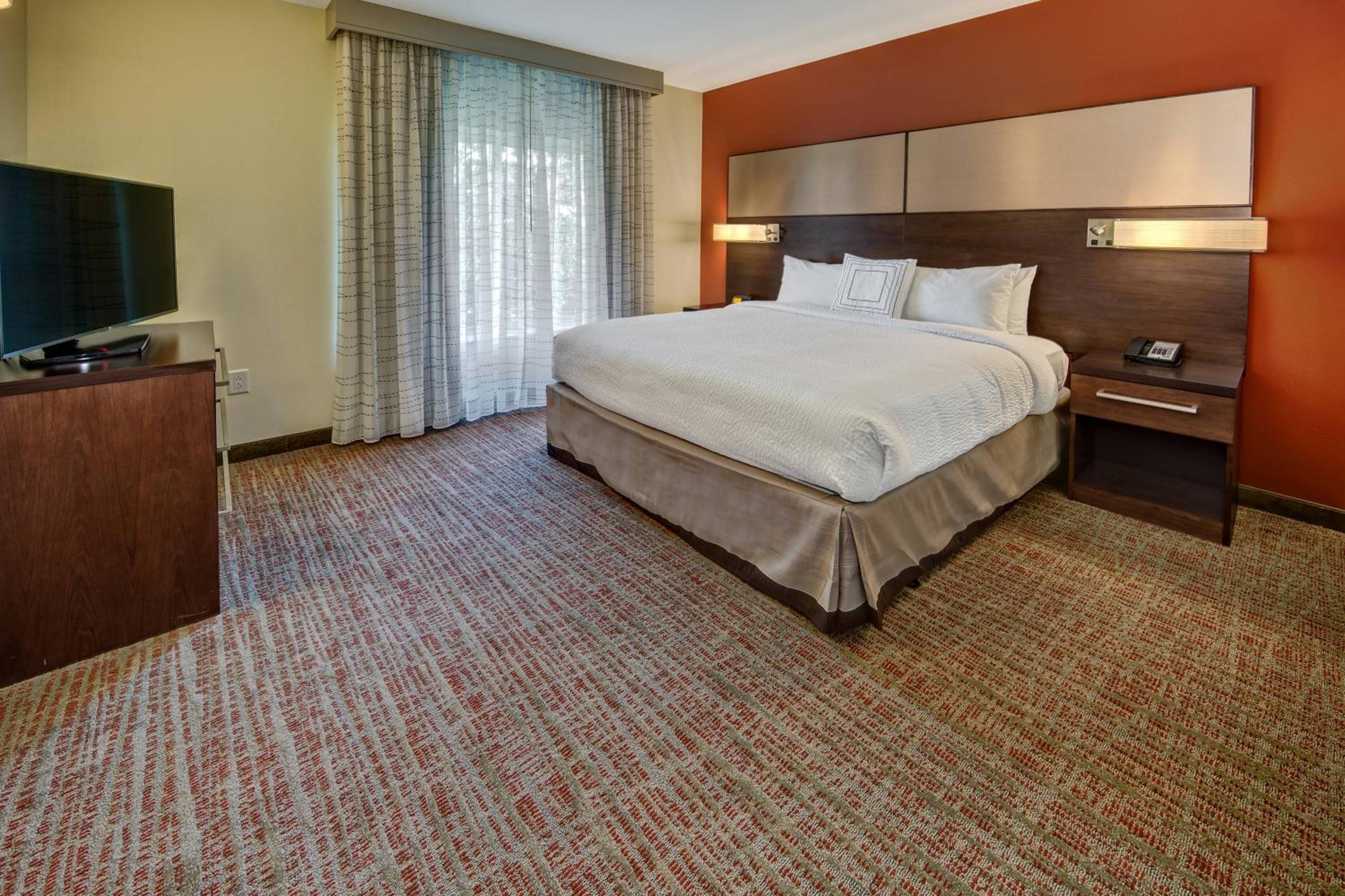 One-Bedroom King Suite with Sofa Bed and Roll-in Shower - Mobility Accessible photo 1