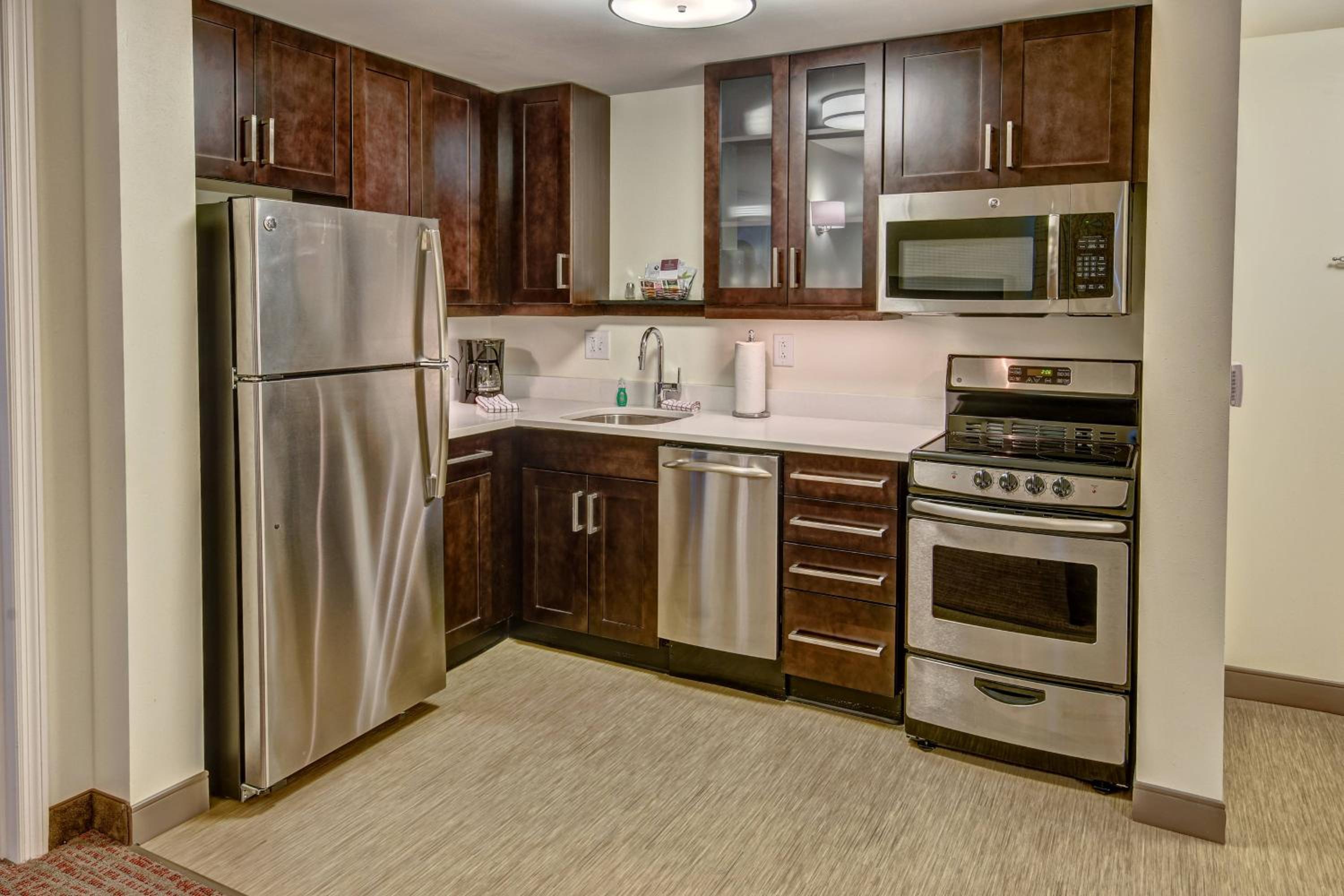 One-Bedroom King Suite with Sofa Bed and Roll-in Shower - Mobility Accessible photo 3