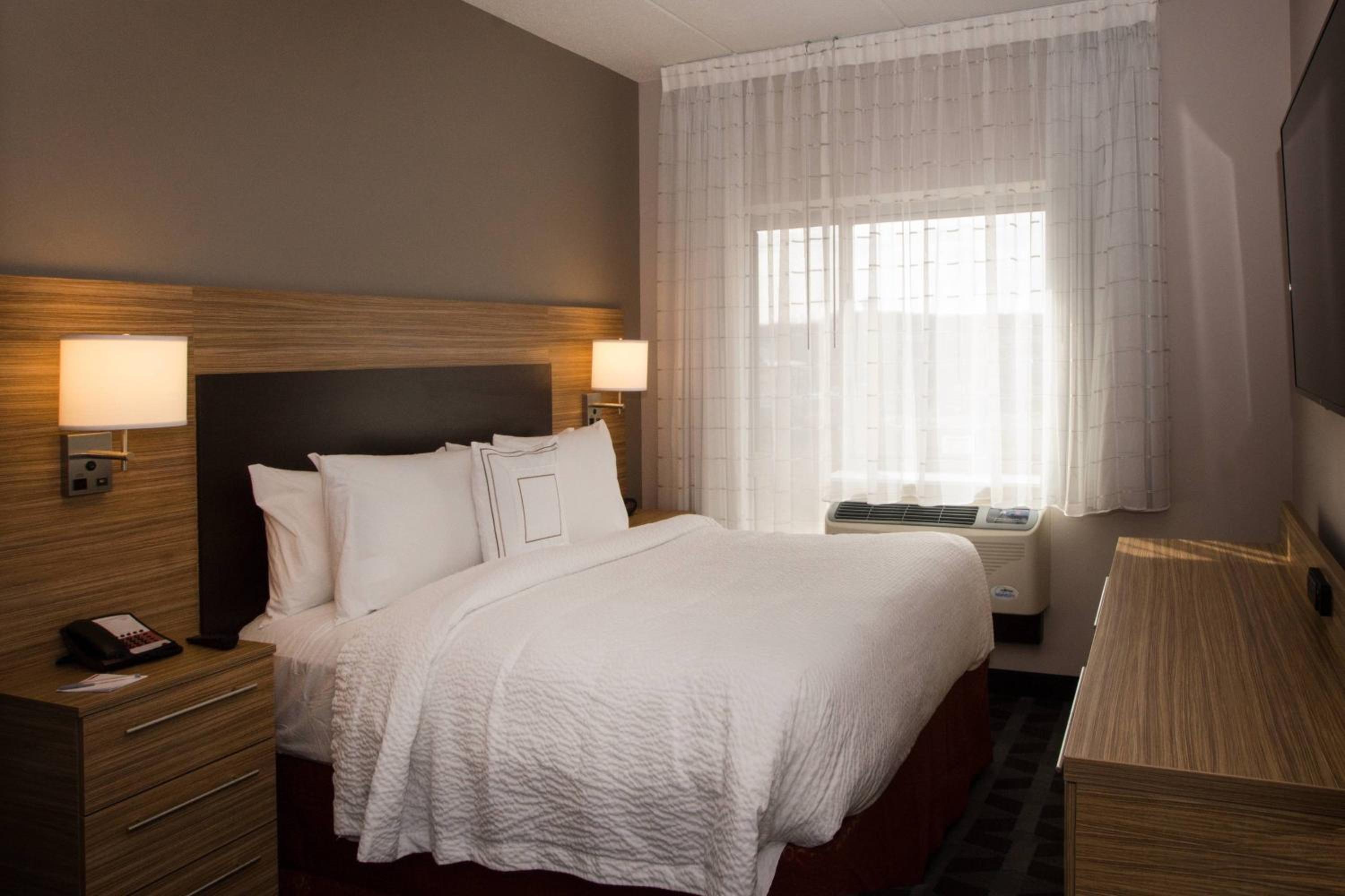 One-Bedroom Queen Suite with Sofa Bed - Mobility and Hearing Accessible with Roll-in Shower