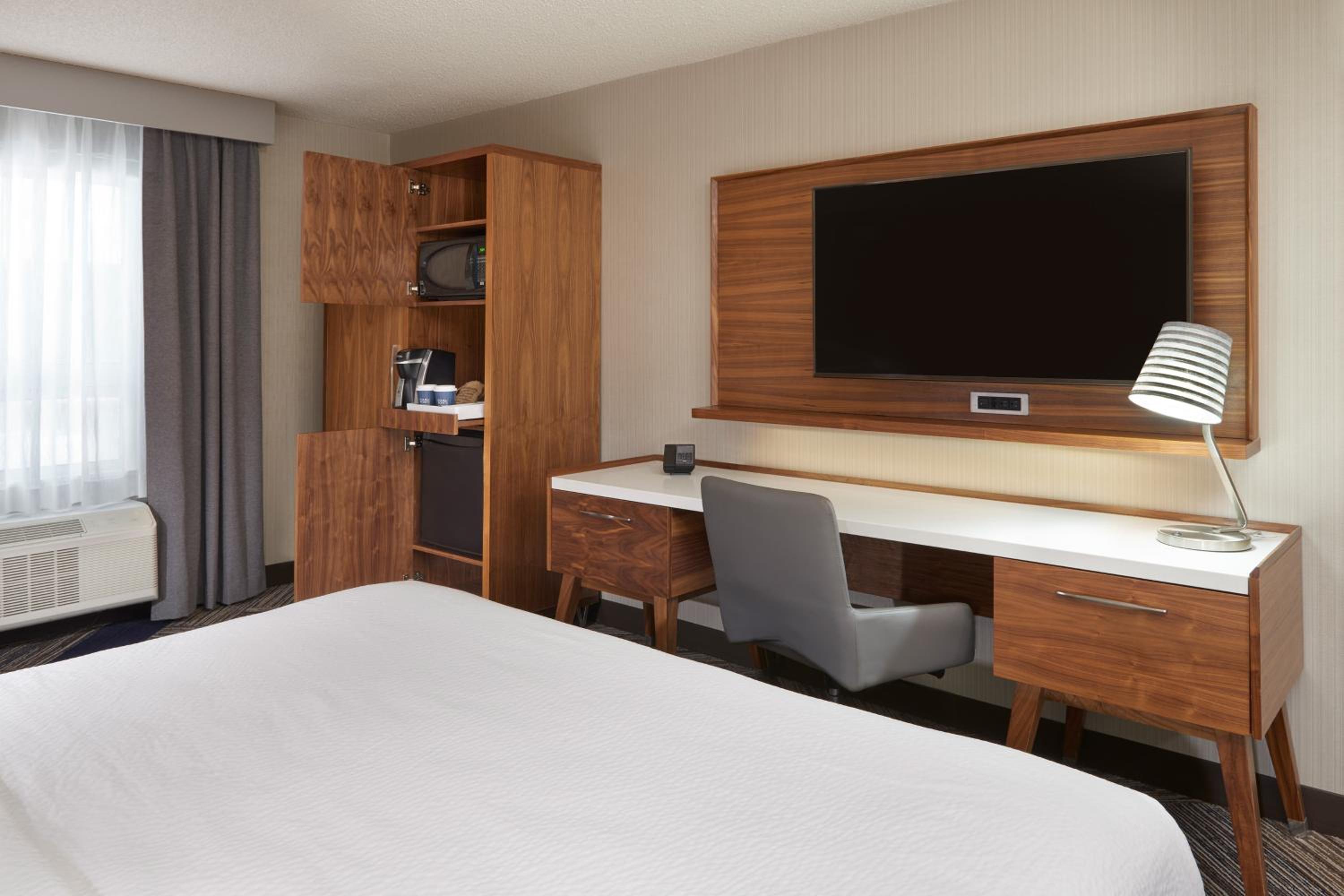 Guest Room, 1 King - Photo 1