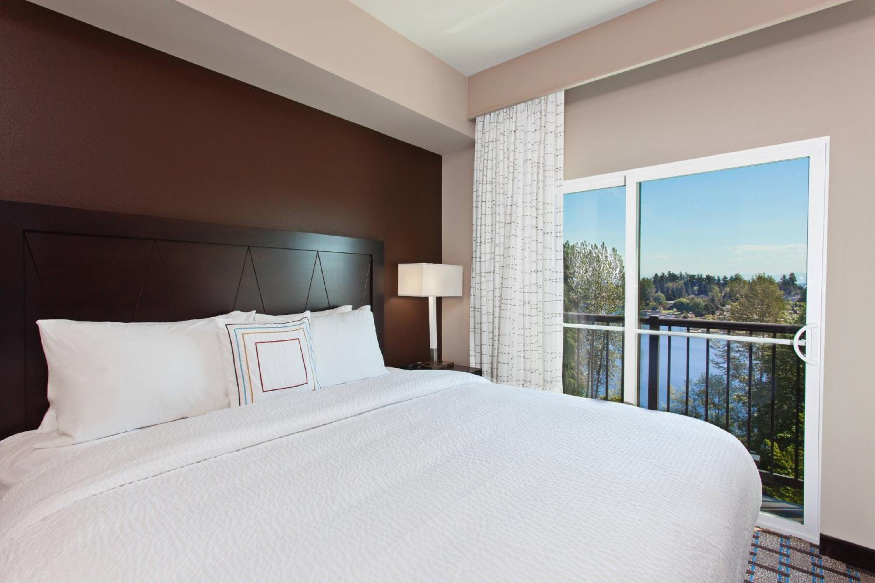 Lakeside King Studio with Balcony - Hearing Accessible photo 3