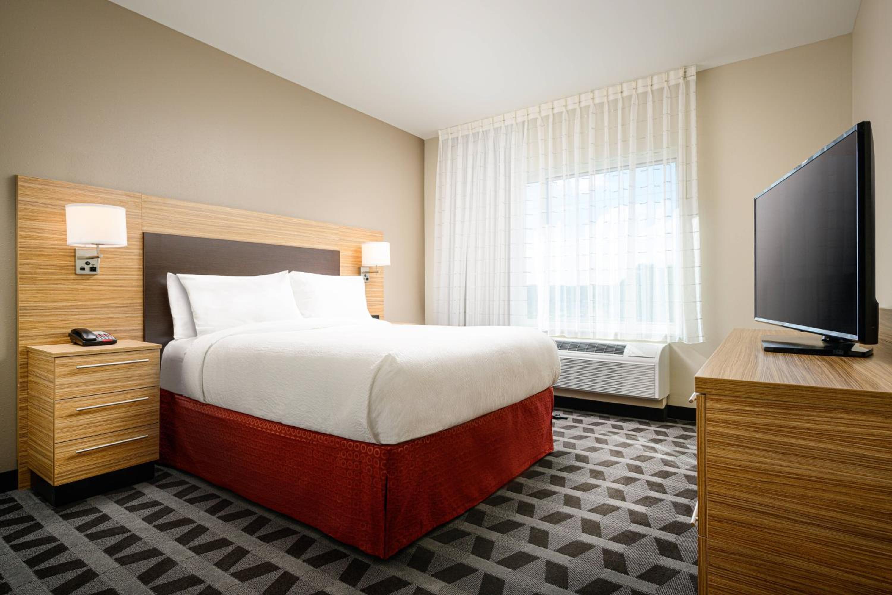 1 Bedroom Suite, 1 Queen, Sofa bed - Photo 4