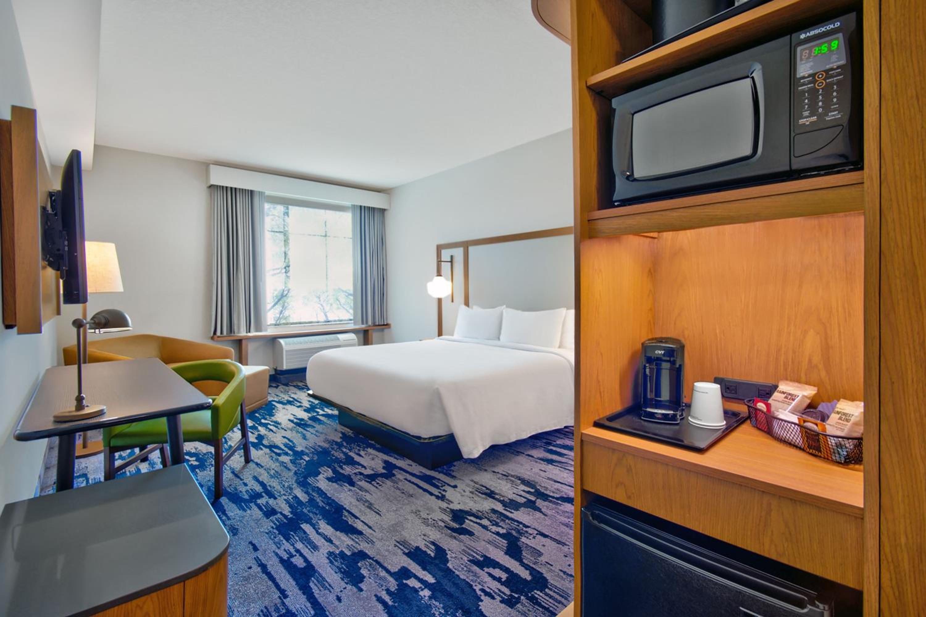 Suite, Multiple Beds (Mobility Accessible, Tub) thumbnail 6