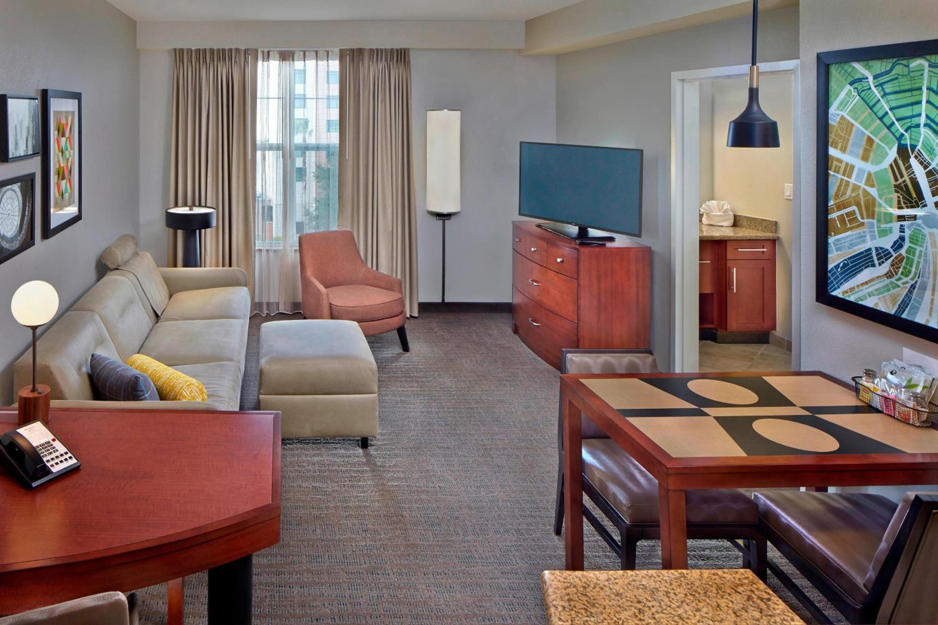 One-Bedroom Suite - Photo 1