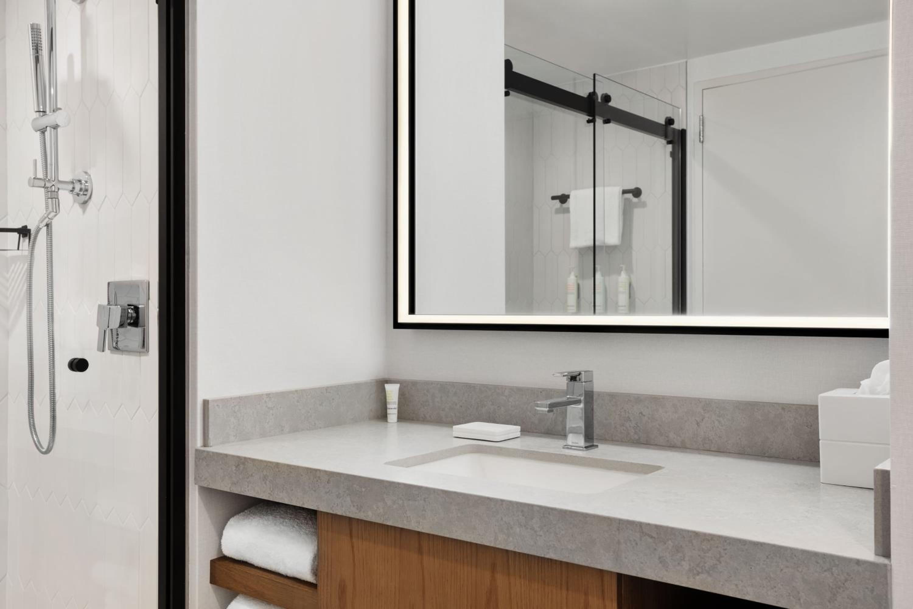 Junior Suite with City View