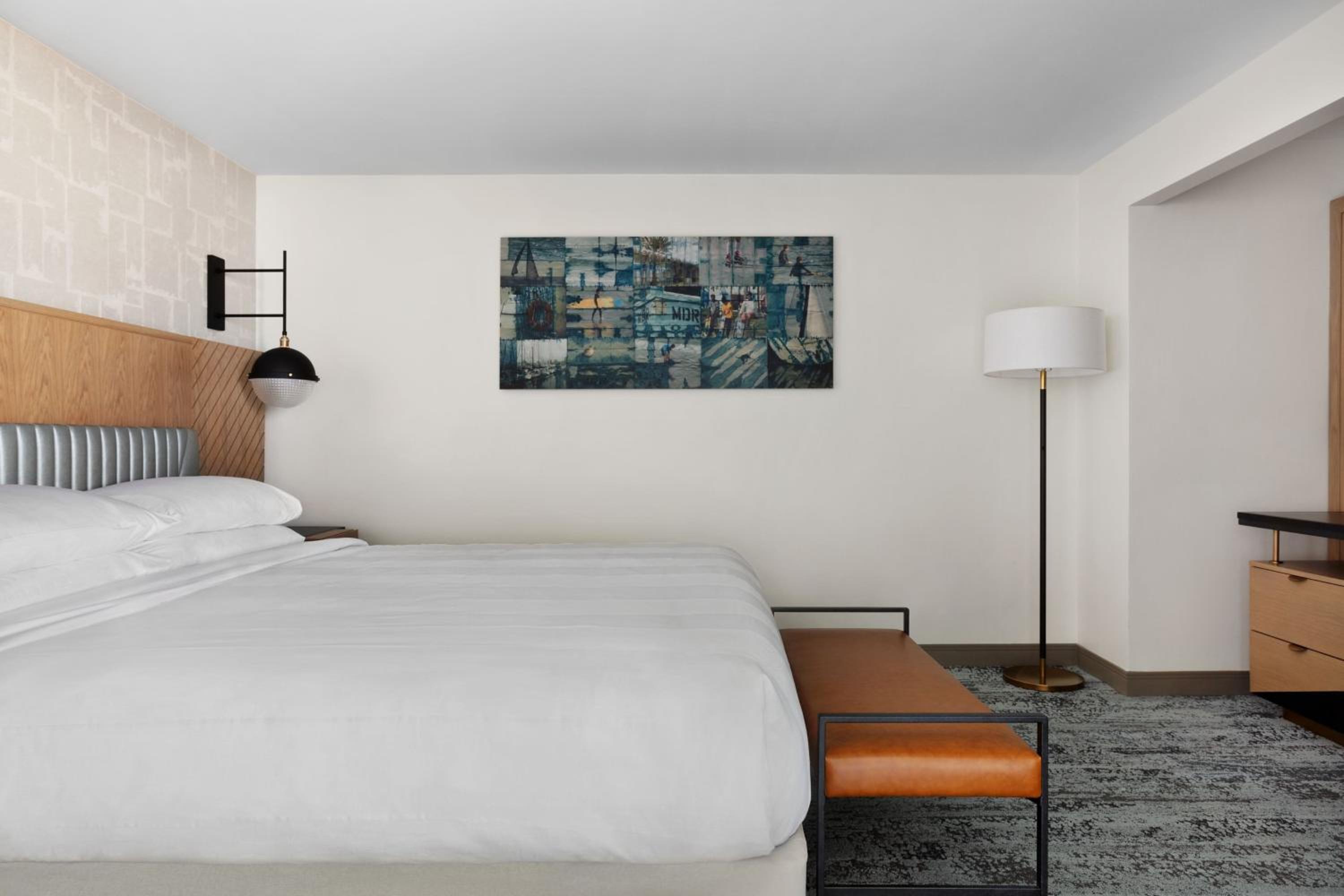 Junior Suite with City View thumbnail 5