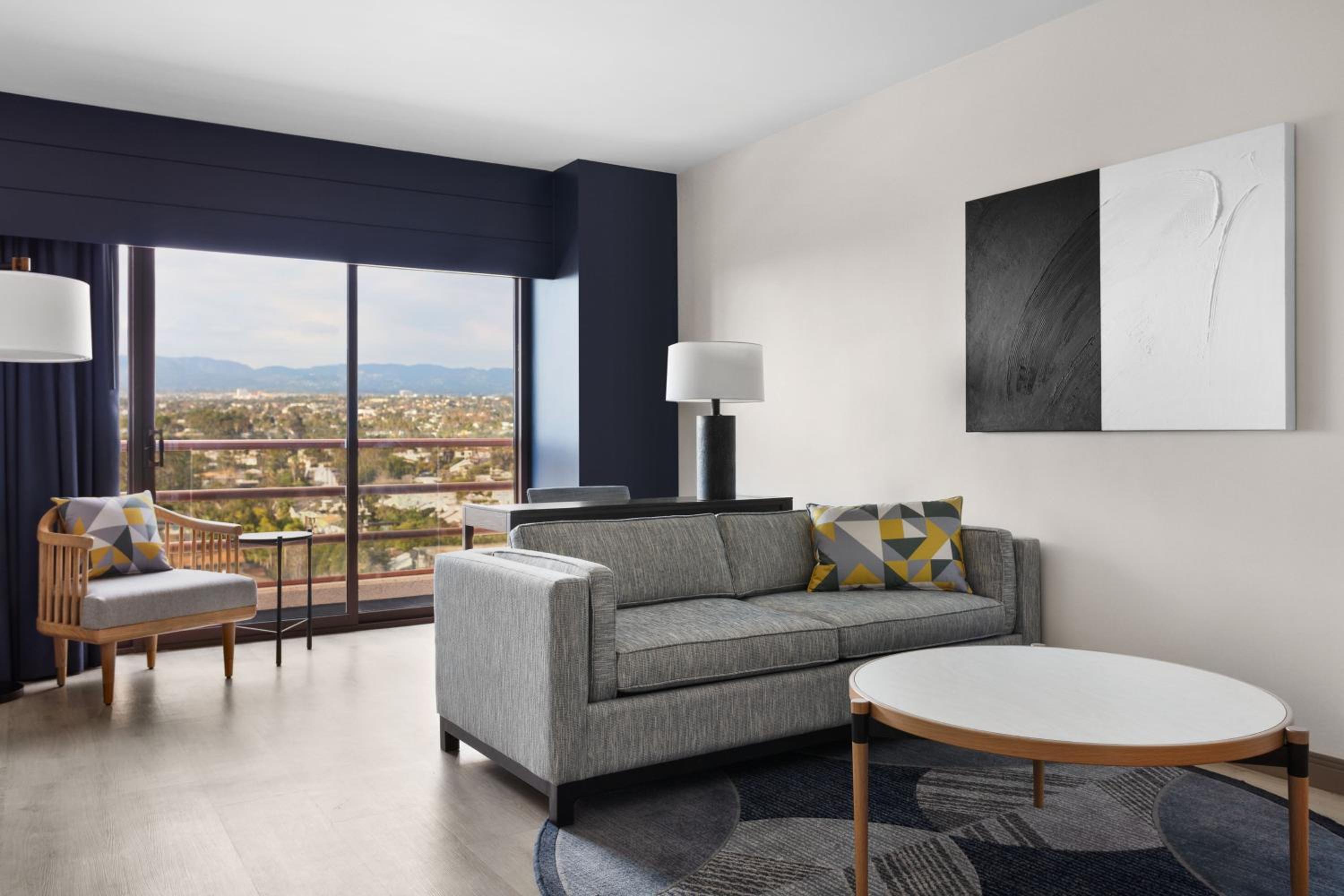 Junior Suite with City View