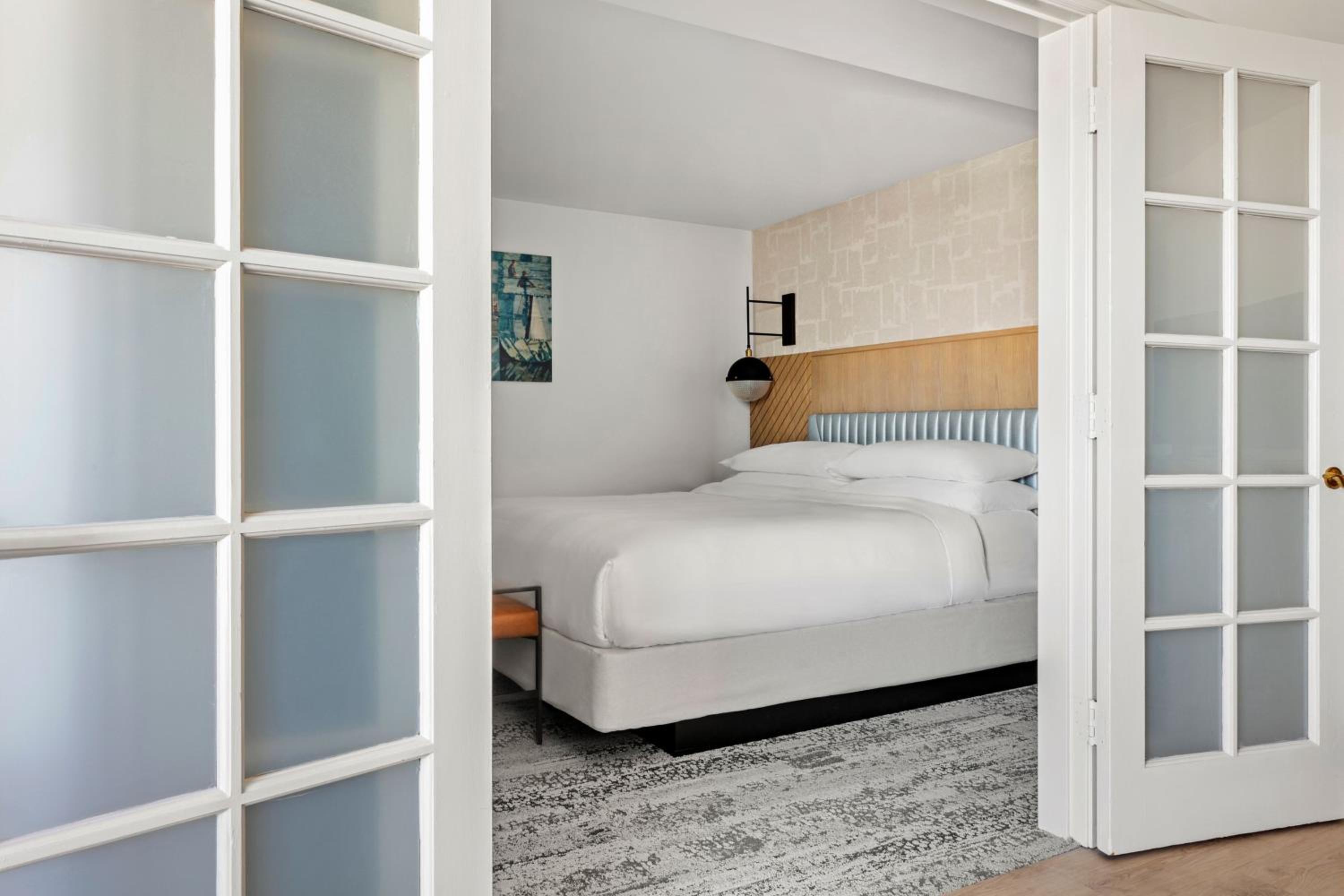 Junior Suite with City View