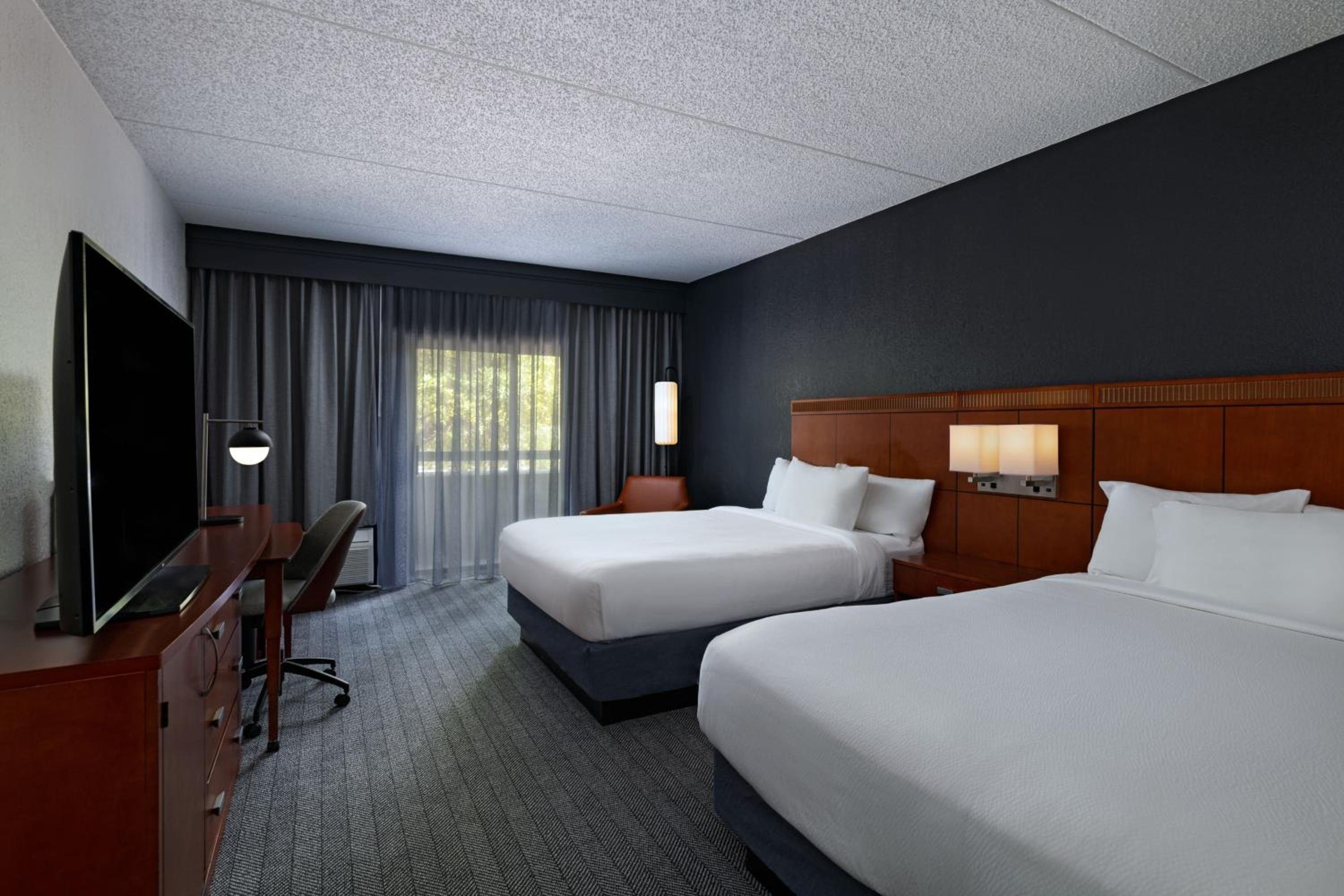 Queen Room with Two Queen Beds and Courtyard View - Photo 1