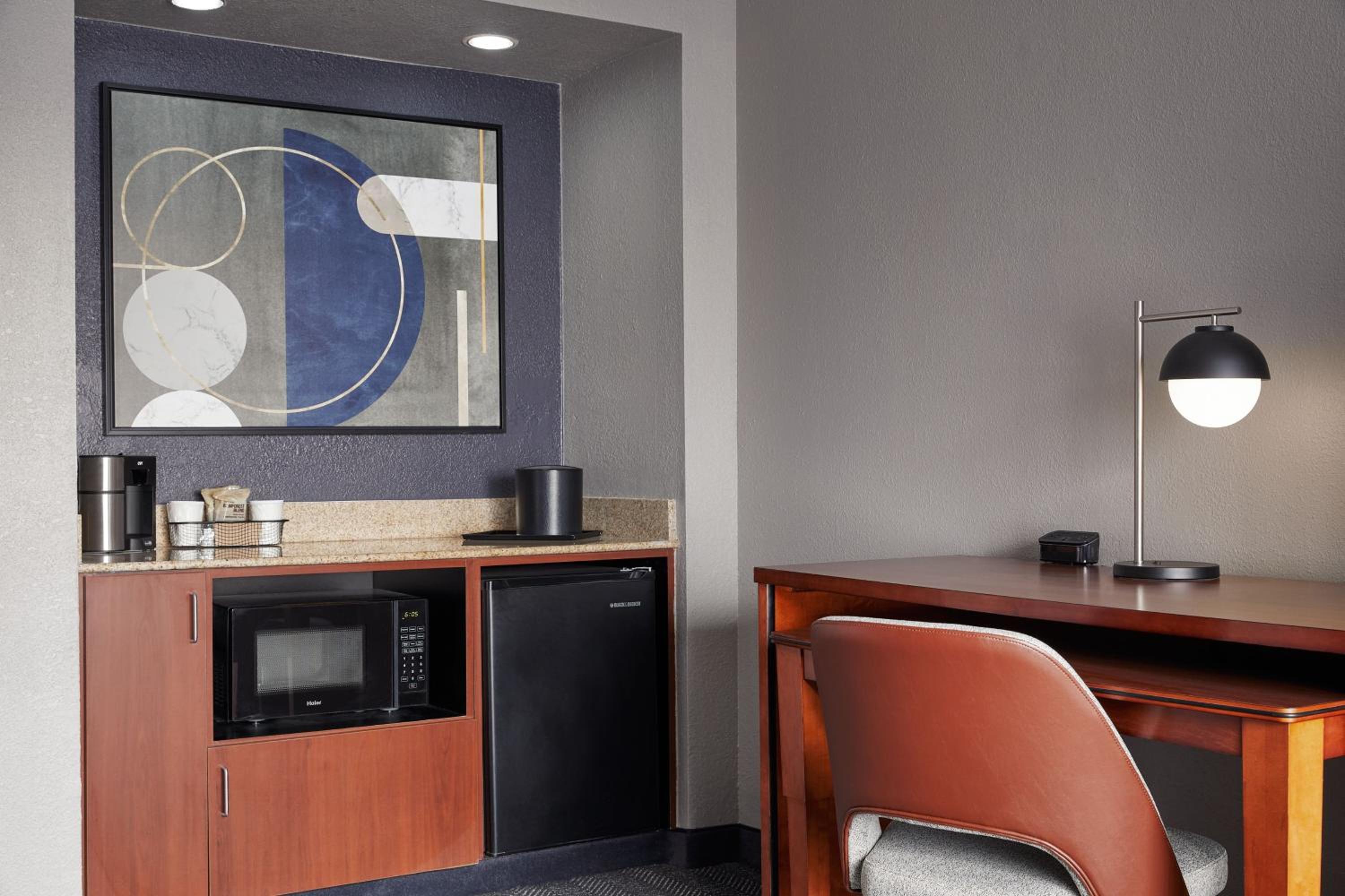 One-Bedroom King Suite with Sofa Bed - Photo 4