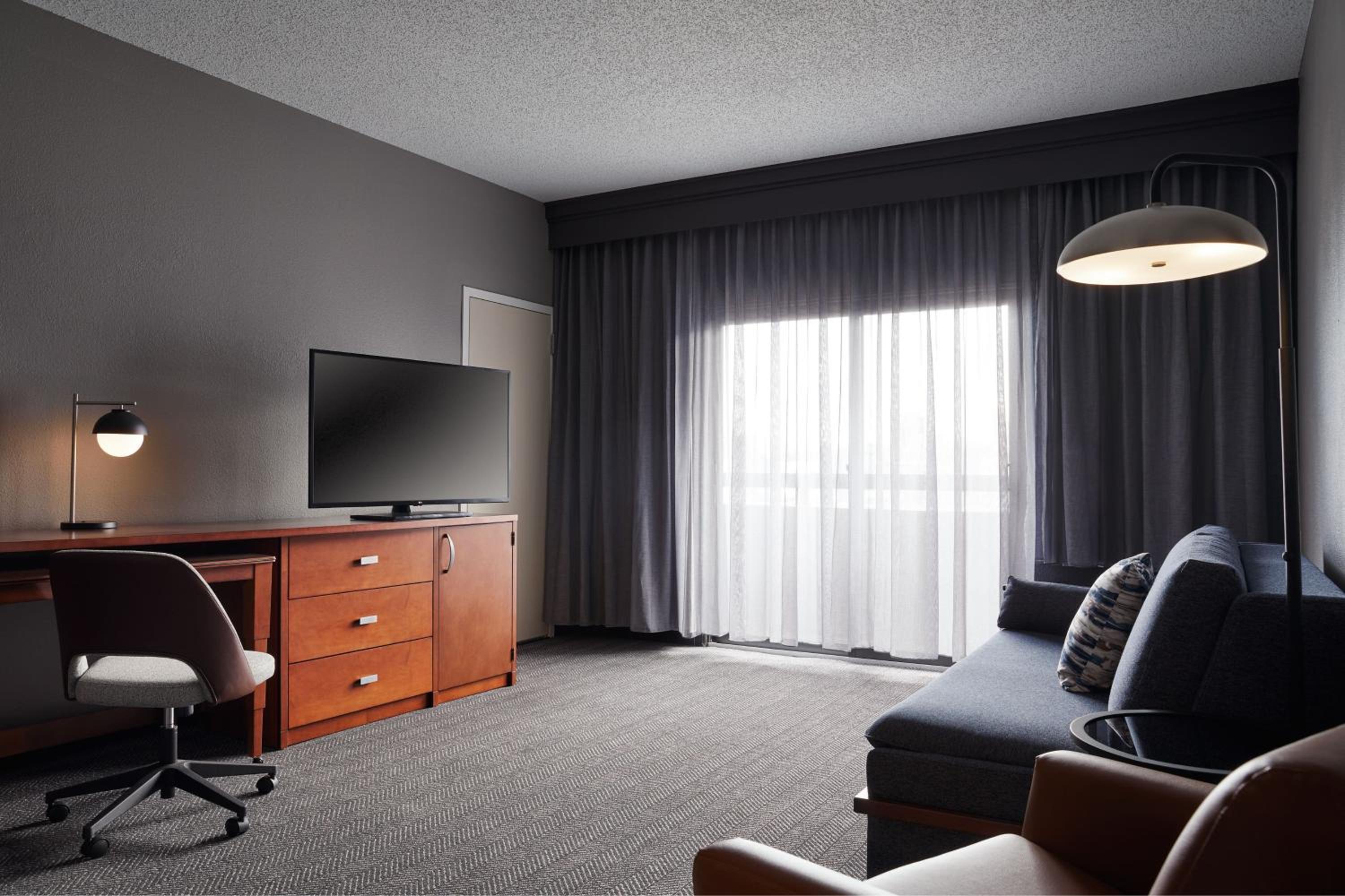 One-Bedroom King Suite with Sofa Bed - Photo 5