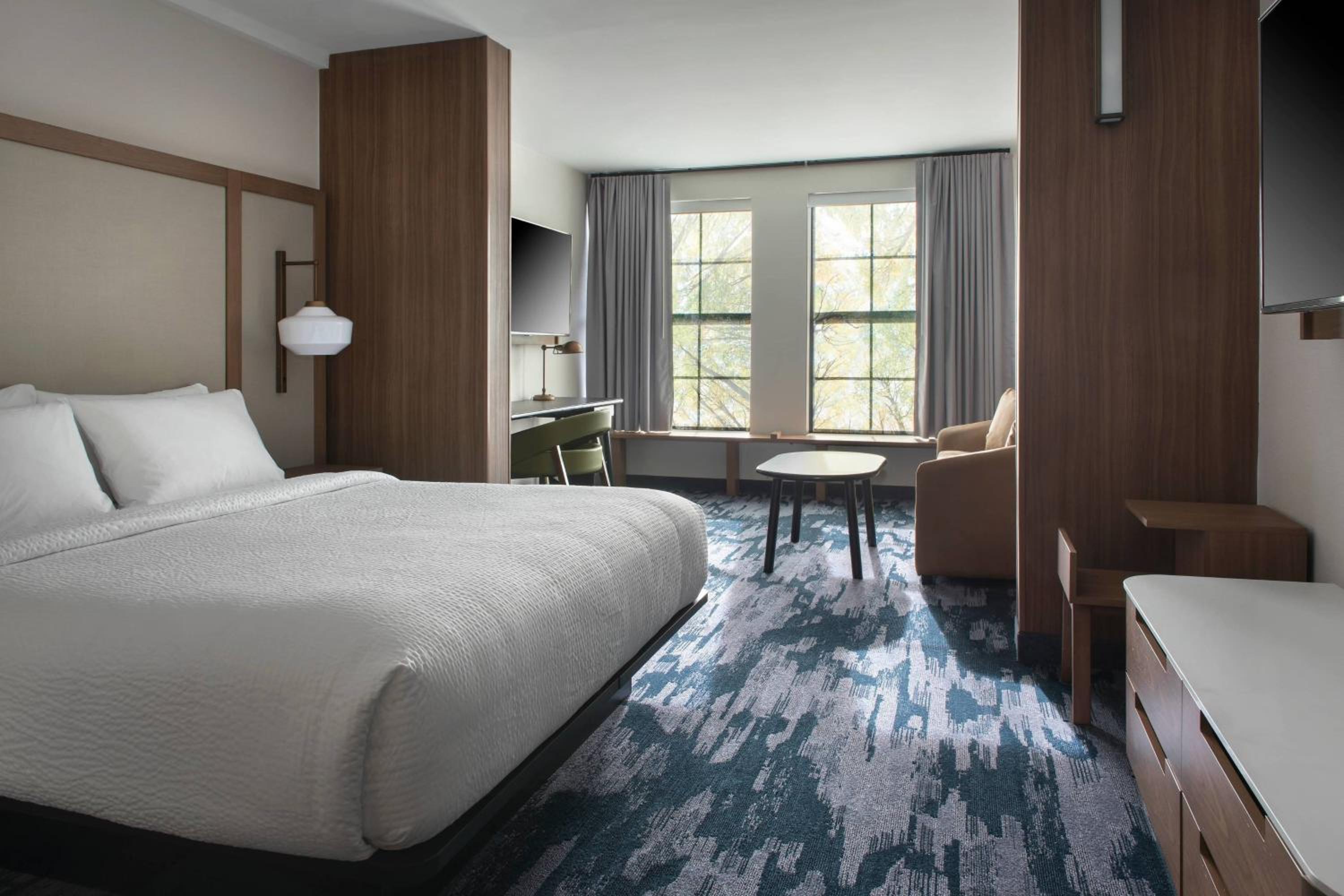 Suite, 1 King, Alternate bed: sofa bed  - Photo 1