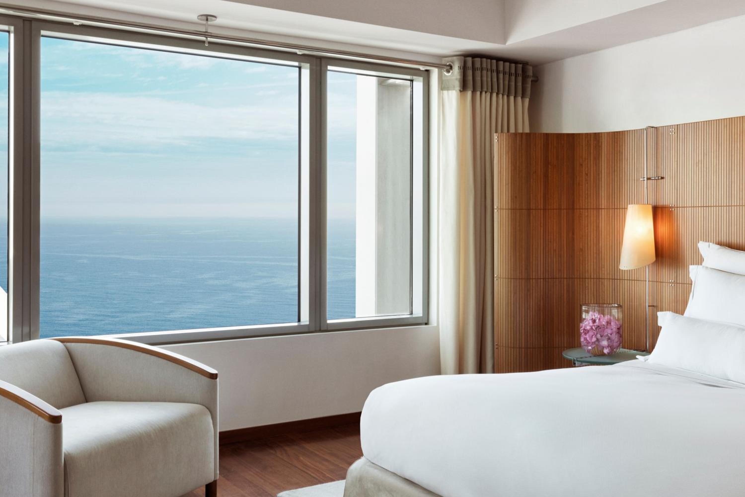 Two-Bedroom Penthouse With Skyline View - High Floor thumbnail 6