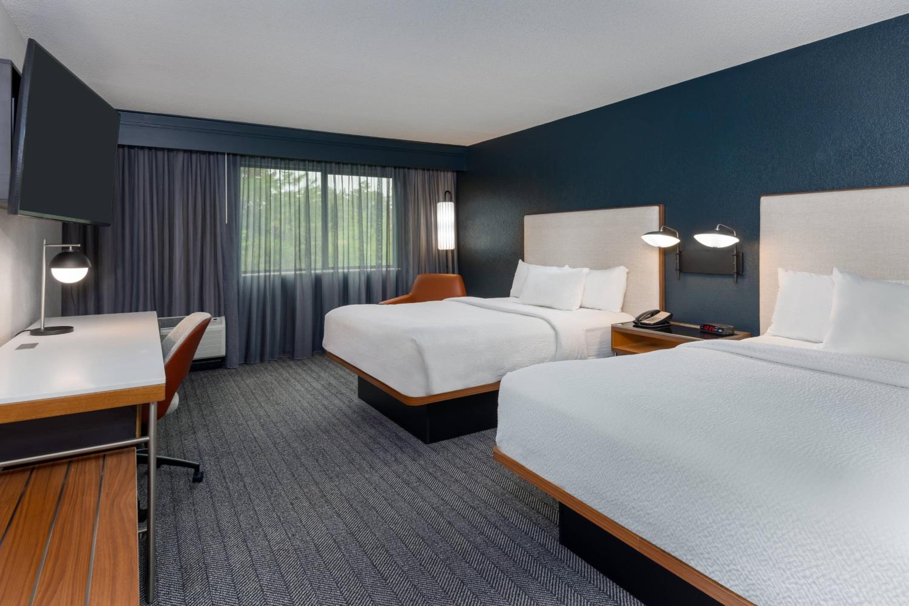Queen Room with Two Queen Beds - Photo 1