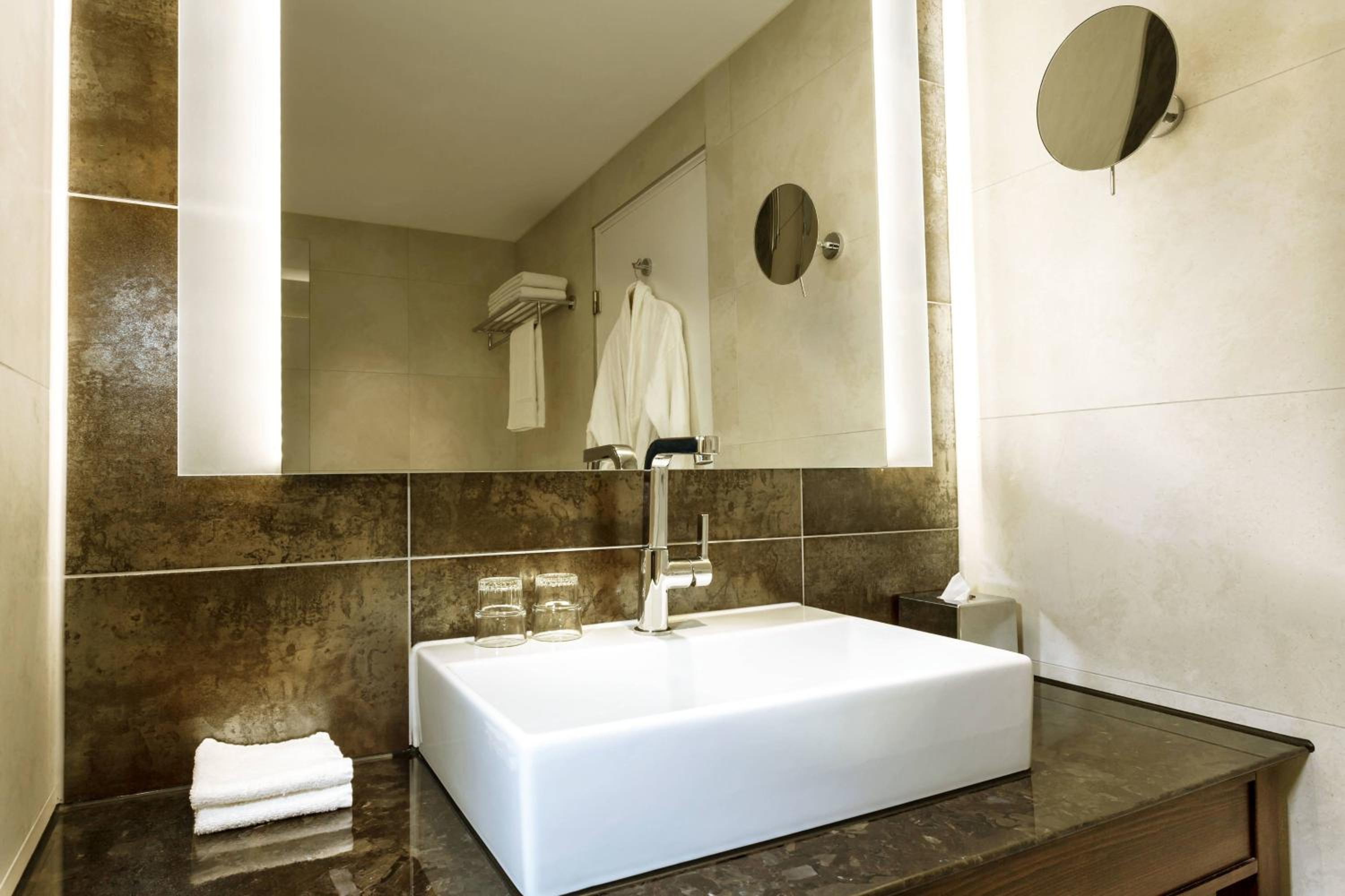 Standard Twin Room - Photo 2