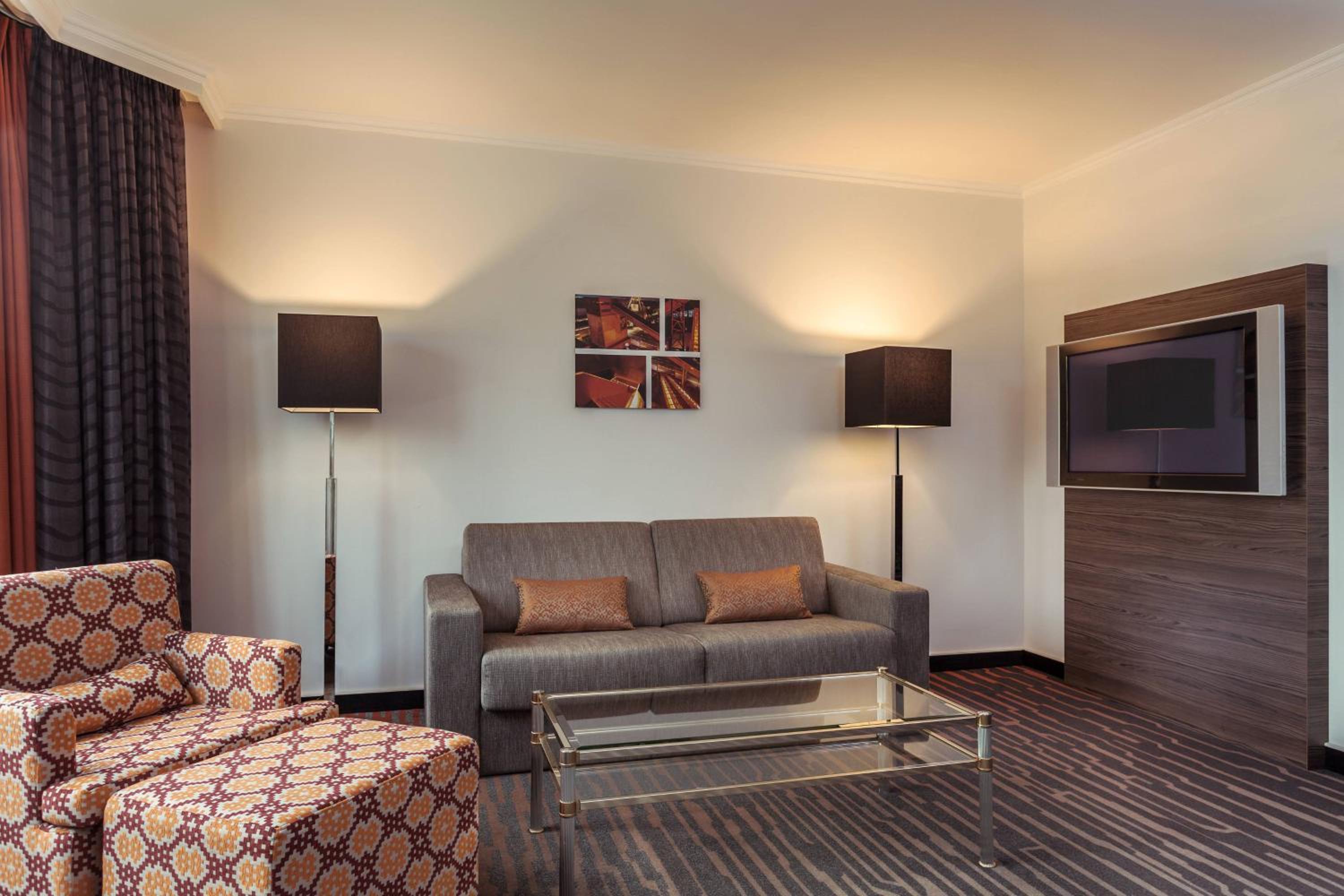 Executive Suite - Photo 4