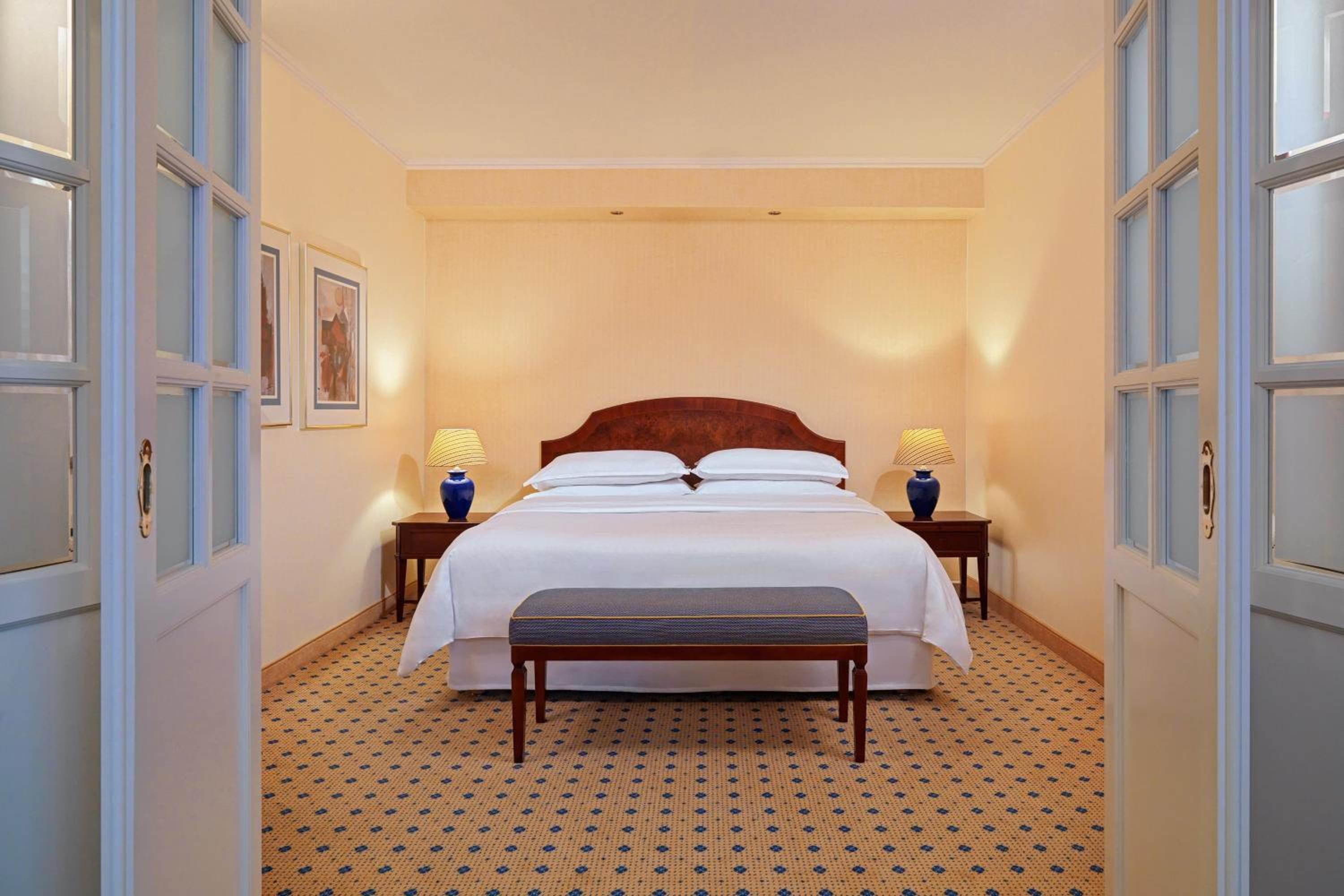Executive Suite - Photo 7