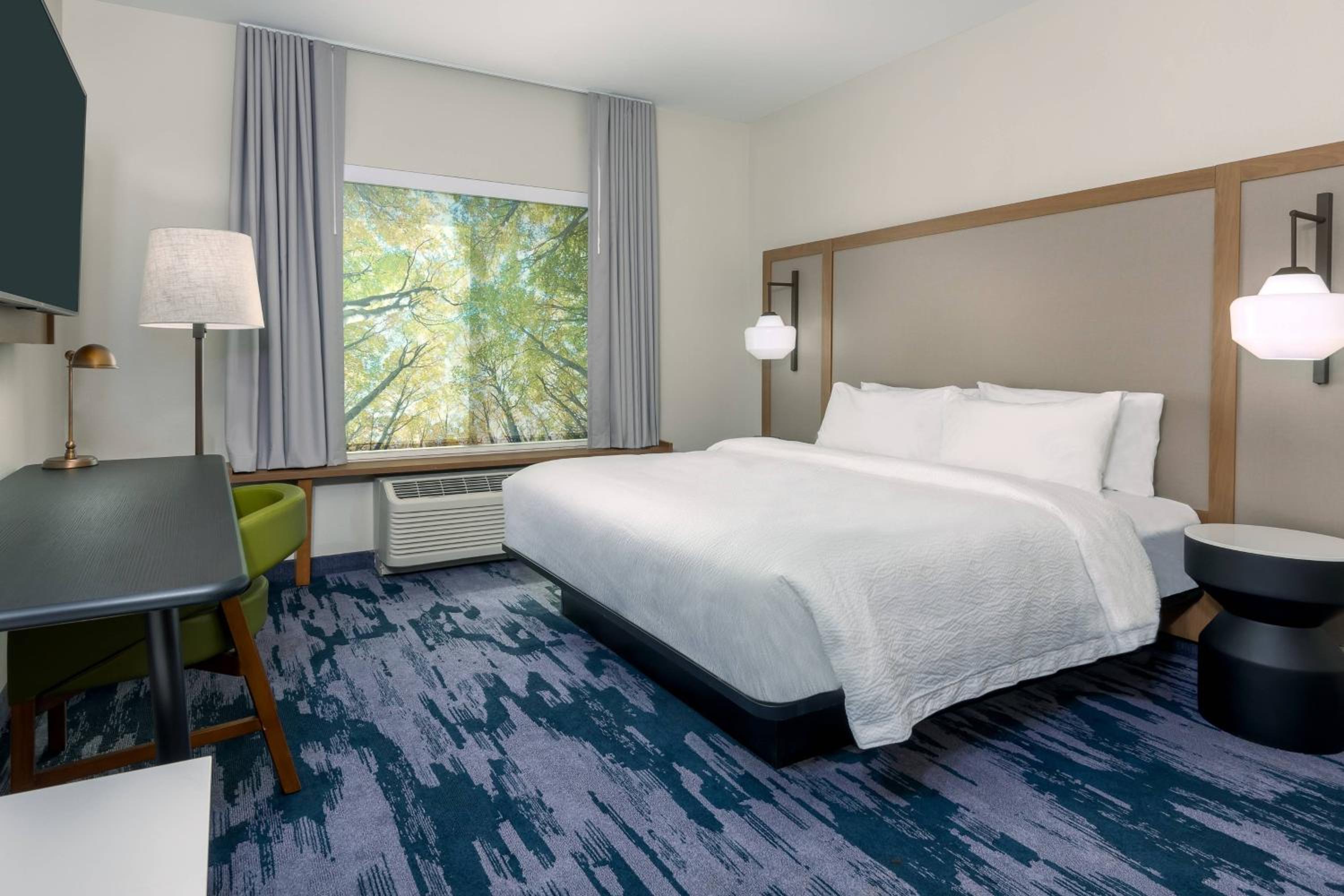 Guest Room, 1 King - Photo 1
