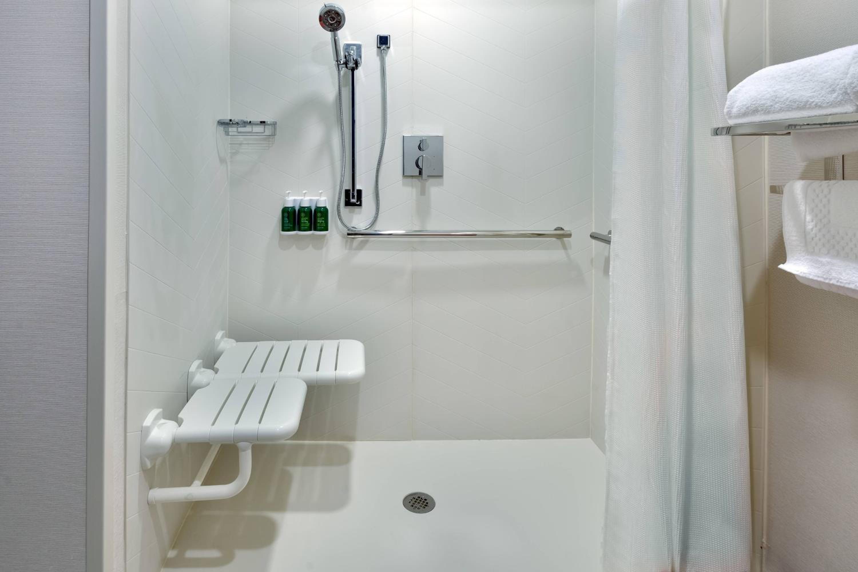Guest Room, 1 King - Photo 7