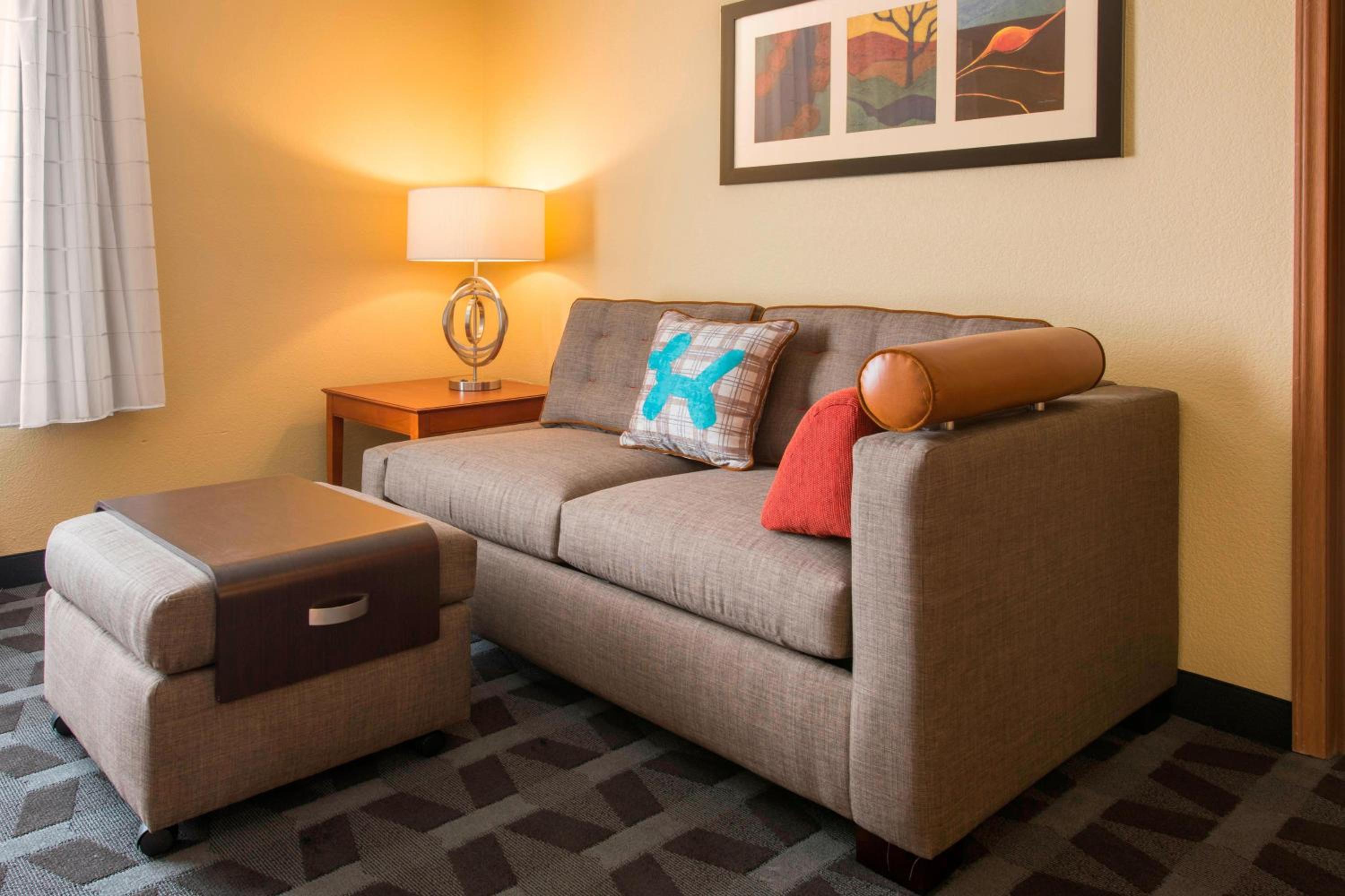 Queen Studio with Sofa Bed and Adapted Tub - Mobility Accessible photo 2