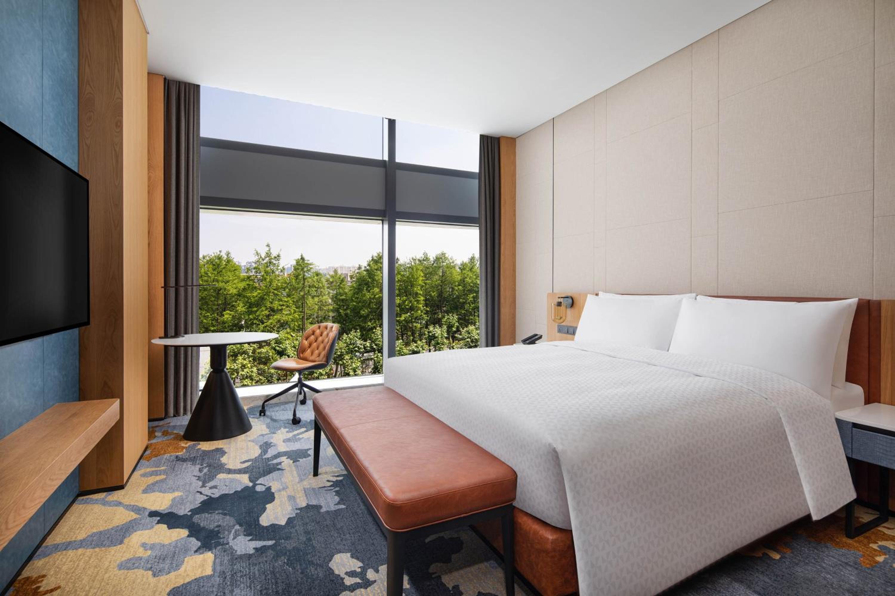 Junior King Suite with Executive Lounge access