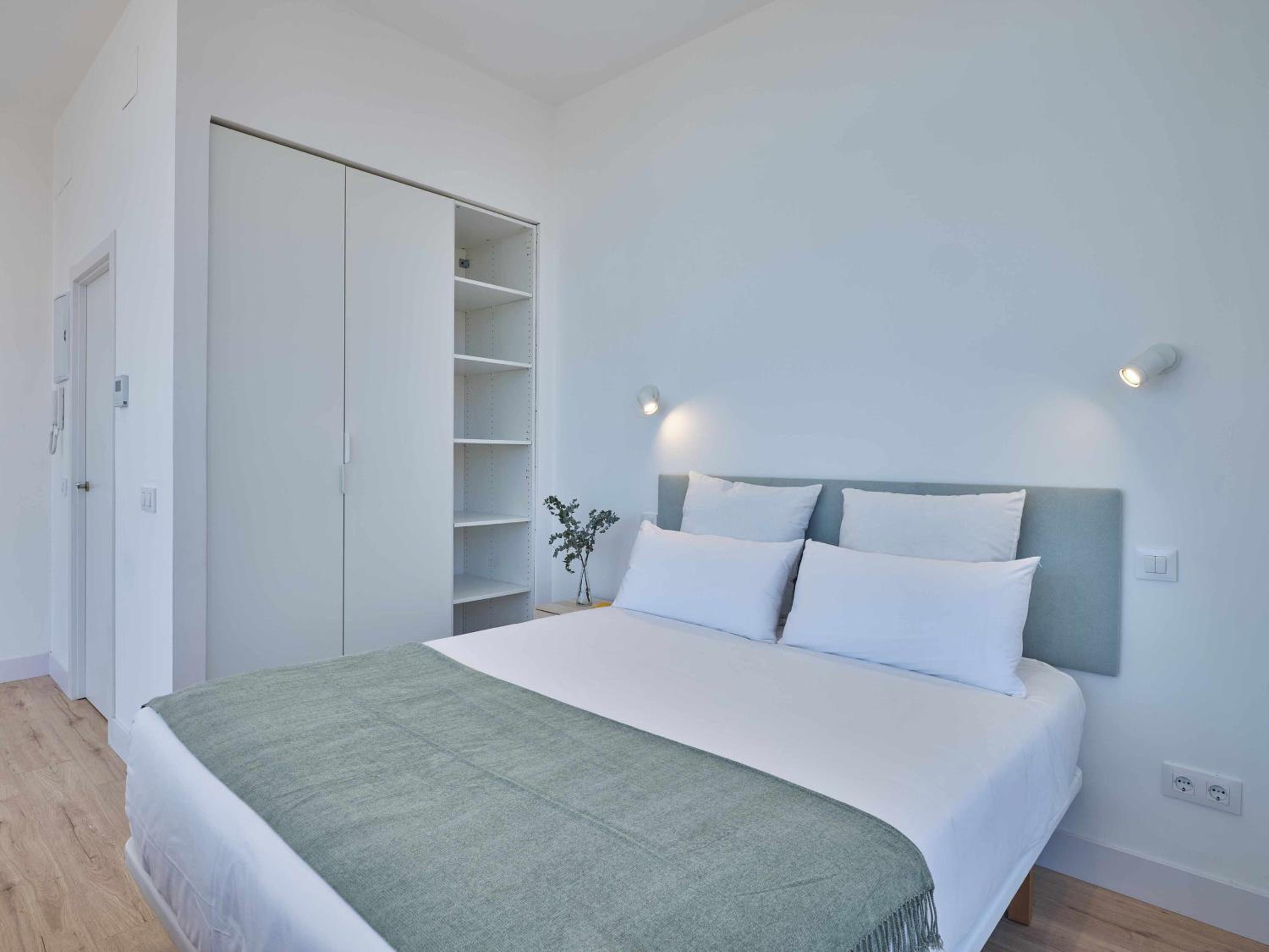 Suite with City View - Photo 7