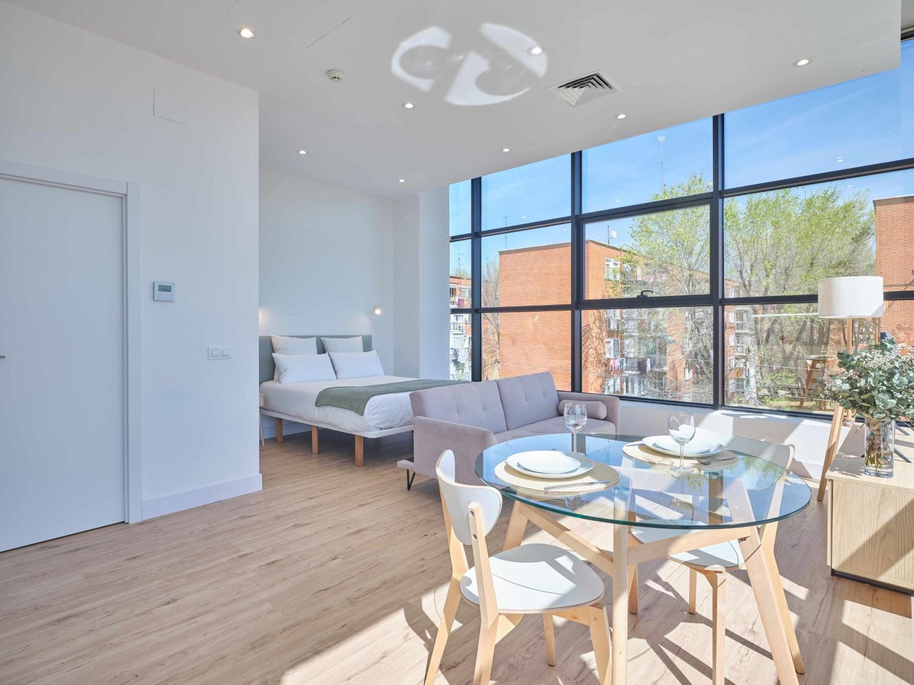 Suite with City View - Photo 6