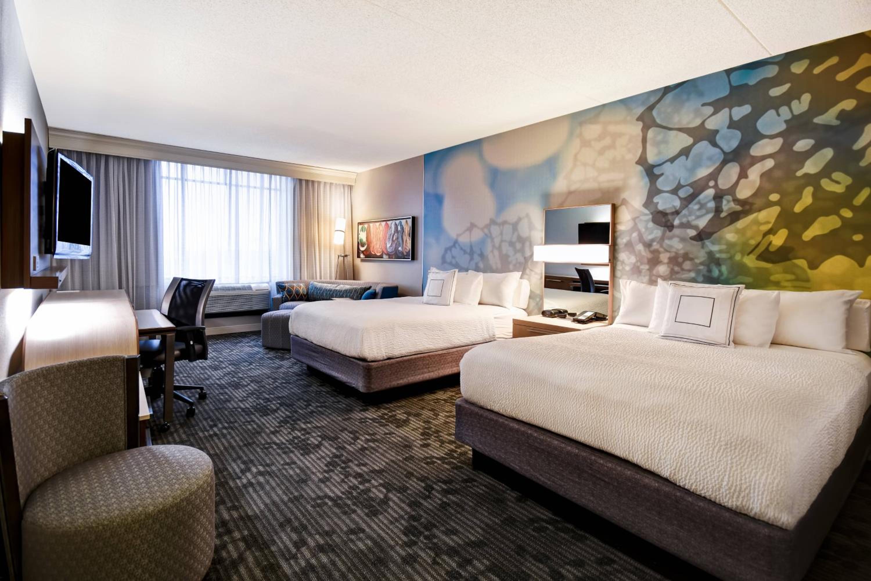 Executive Queen Room with Two Queen Beds and Sofa Bed - Photo 1