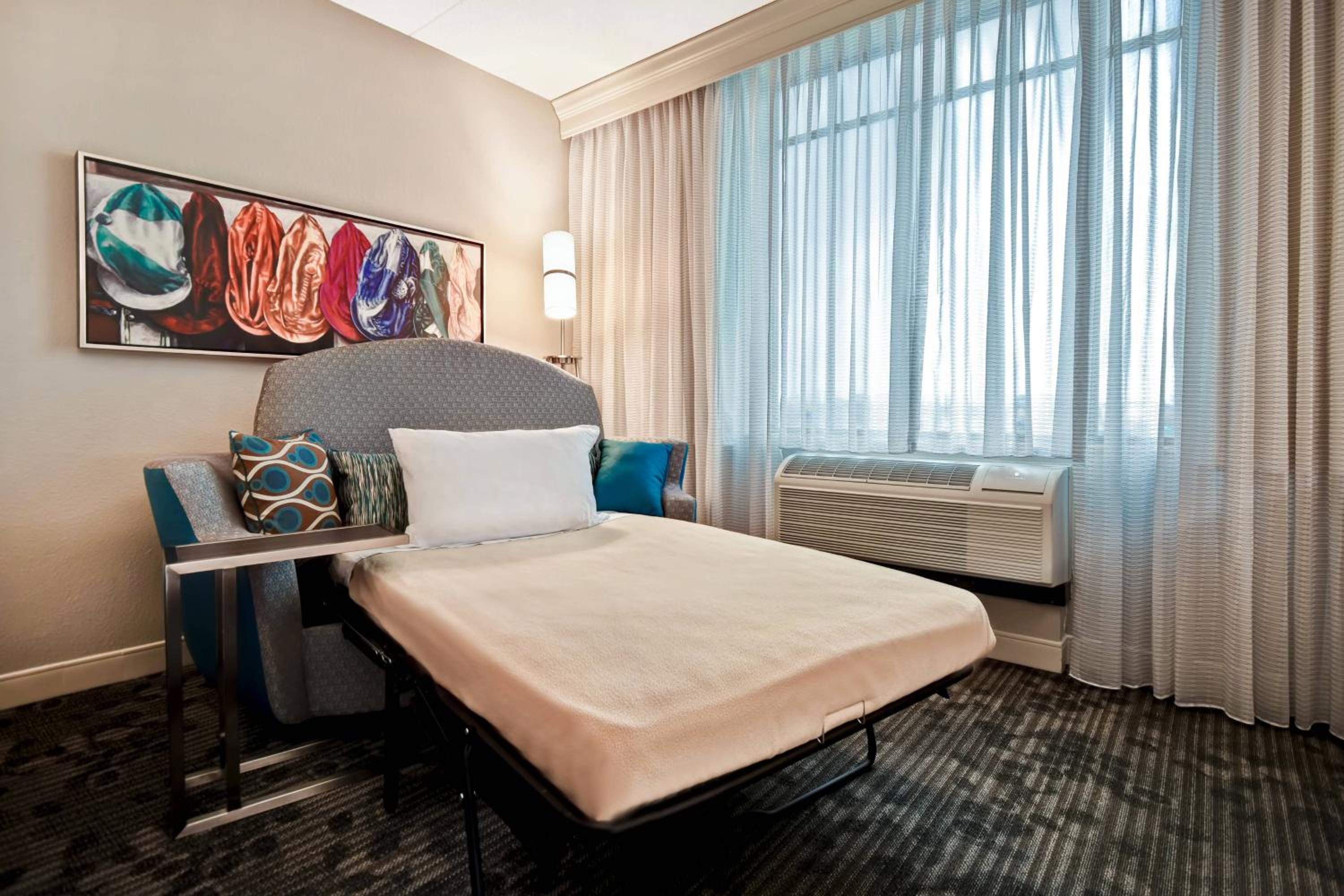 King Room with Sofa Bed - Photo 3