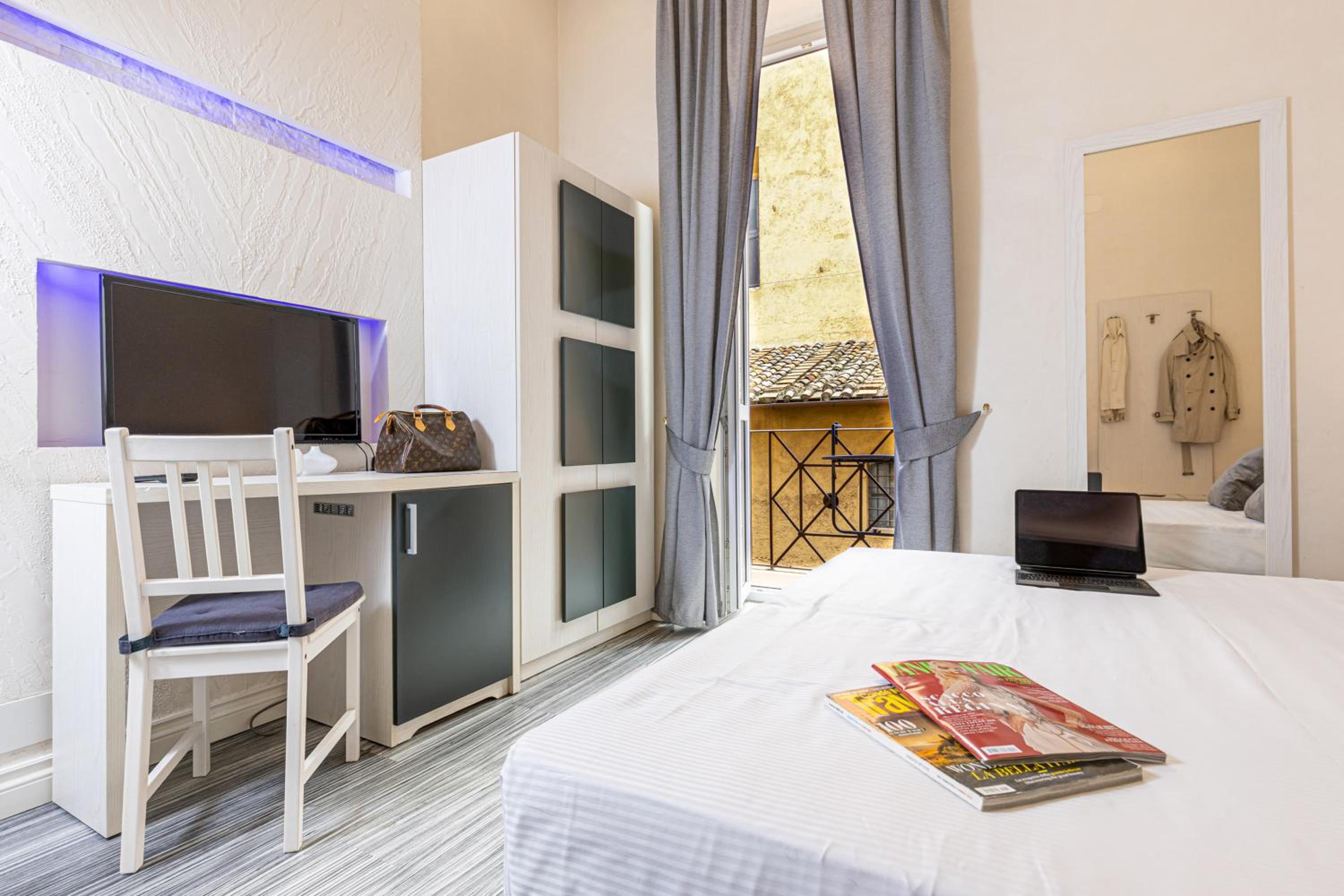 Standard Triple Room-Via Del Corso photo 2