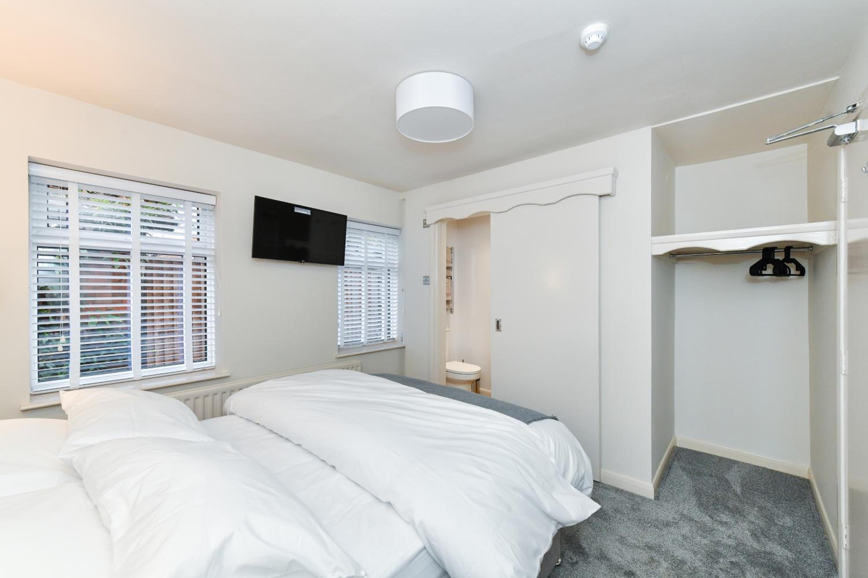 Double Room with Private Bathroom - Photo 4