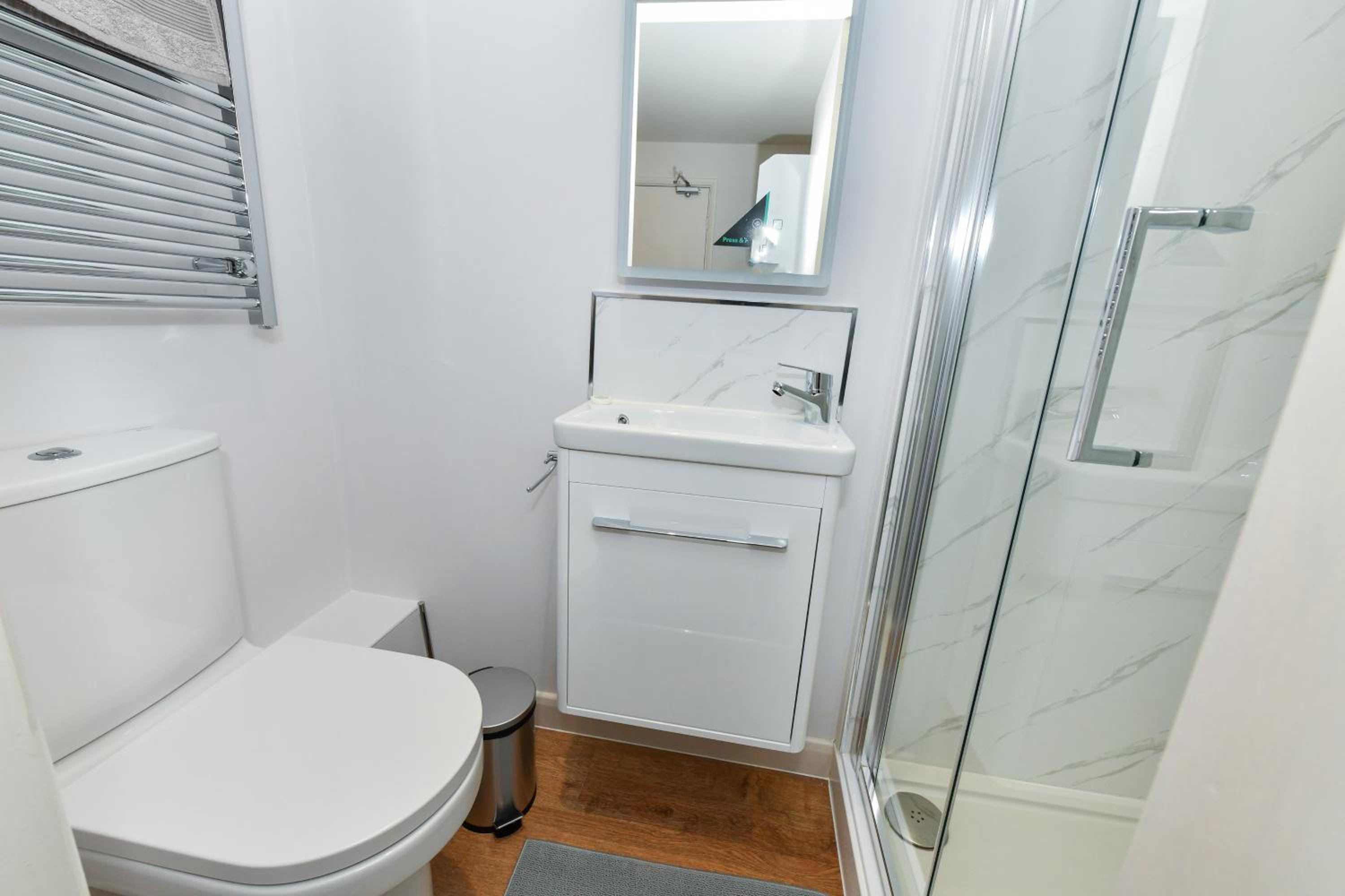 Single Room with Private Bathroom photo 2