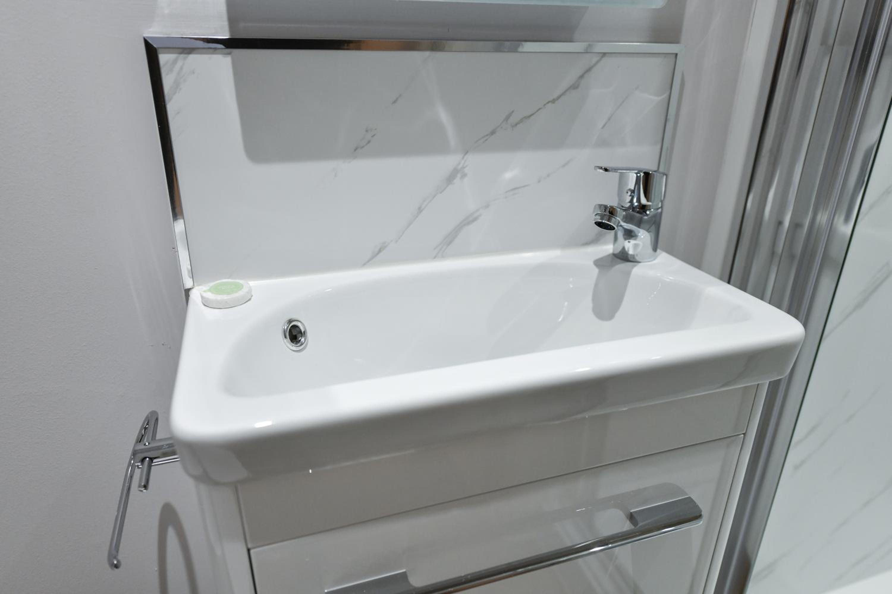 Single Room with Private Bathroom photo 3